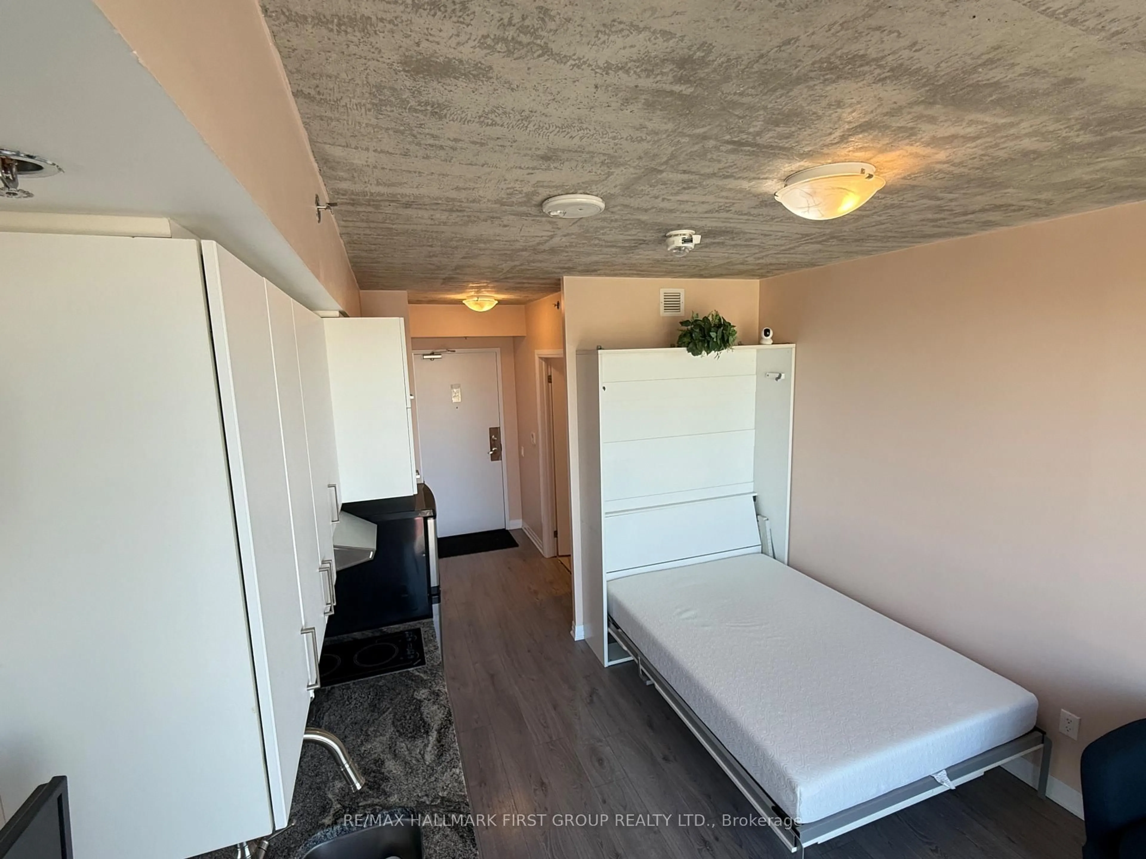 A pic of a room for 1900 Simcoe St #529, Oshawa Ontario L1G 4Y3
