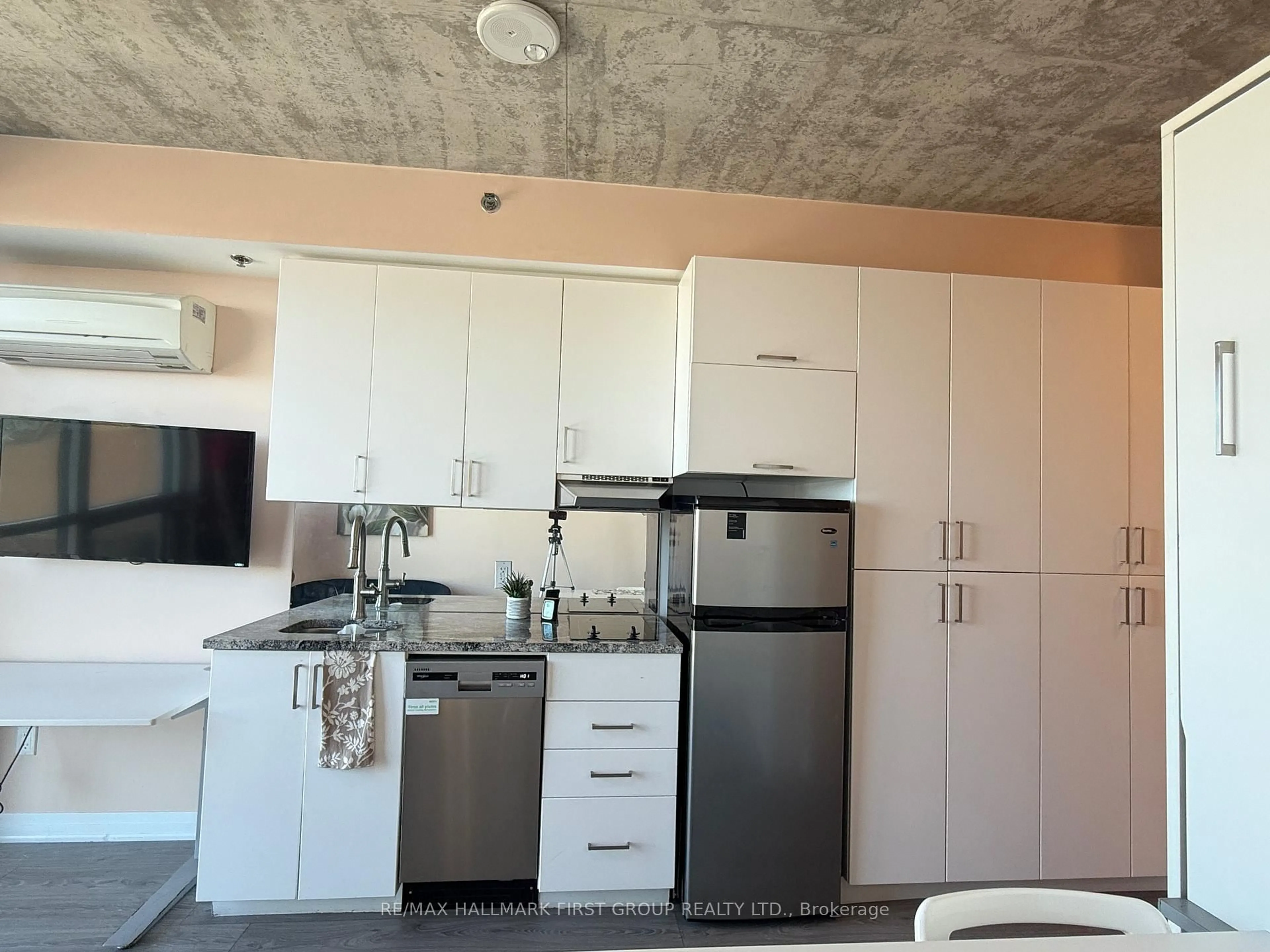 Standard kitchen, unknown for 1900 Simcoe St #529, Oshawa Ontario L1G 4Y3