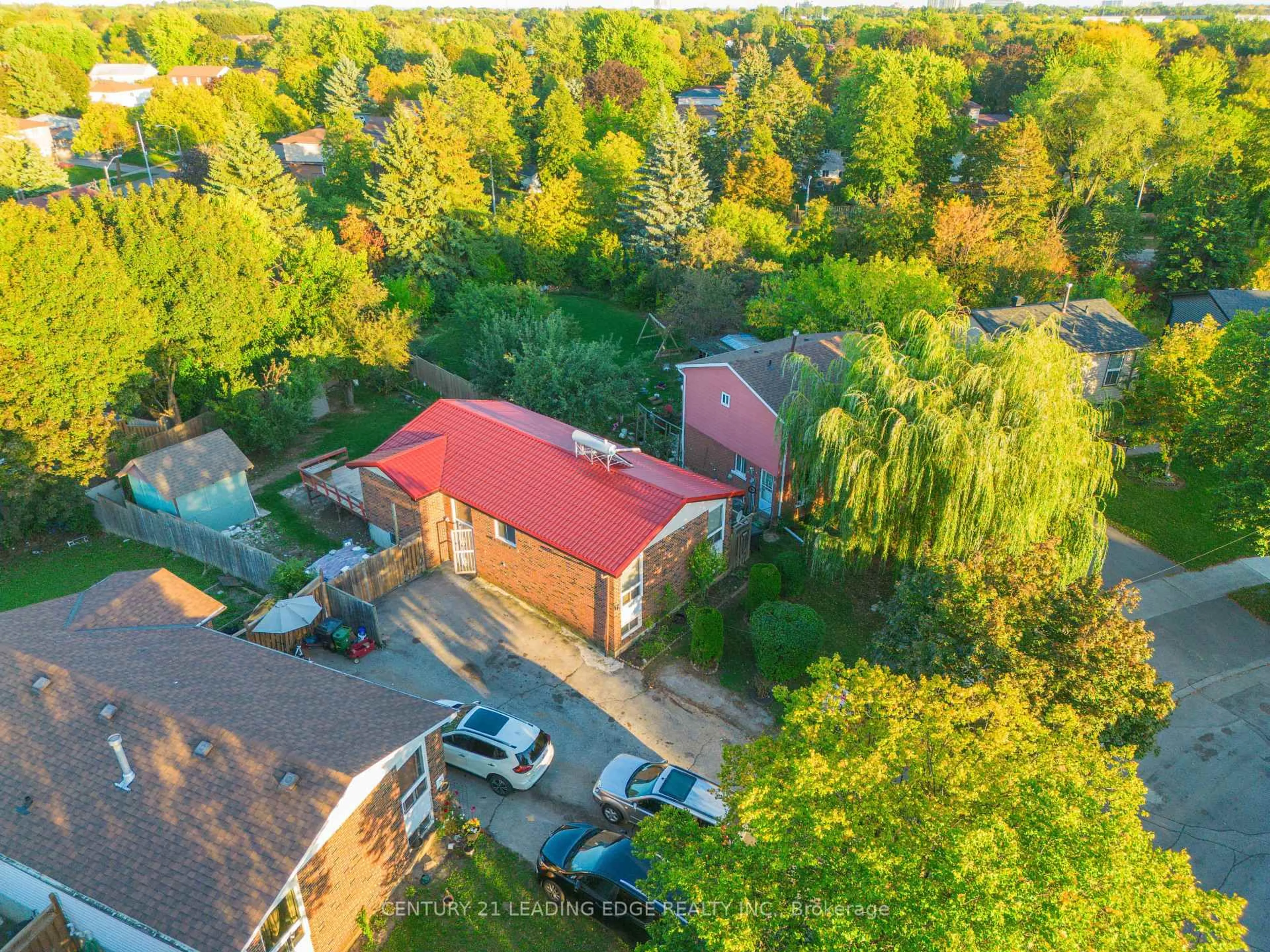 A pic from outside/outdoor area/front of a property/back of a property/a pic from drone, forest/trees view for 77 Snowball Cres, Toronto Ontario M1B 1S5