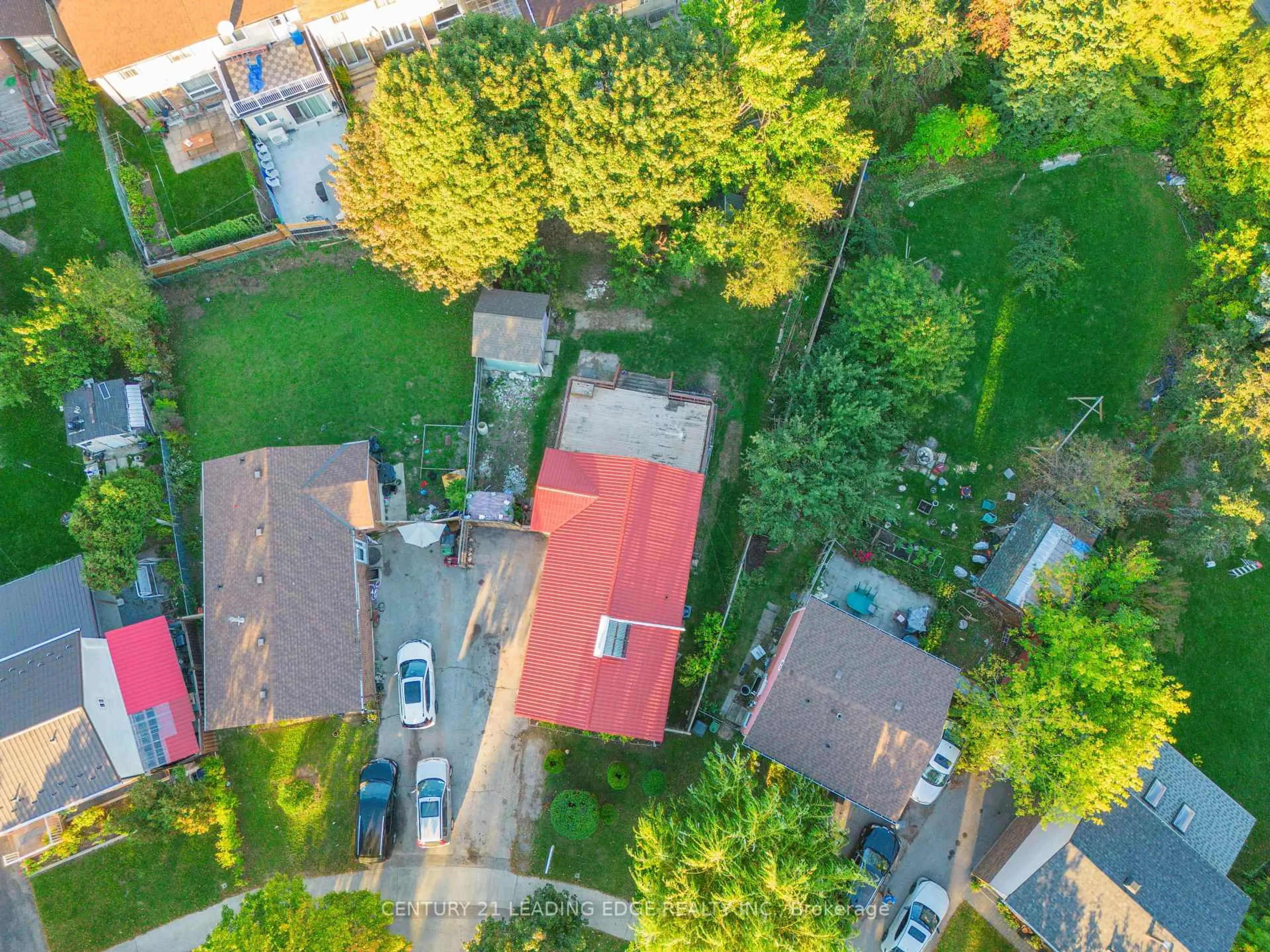 A pic from outside/outdoor area/front of a property/back of a property/a pic from drone, street for 77 Snowball Cres, Toronto Ontario M1B 1S5