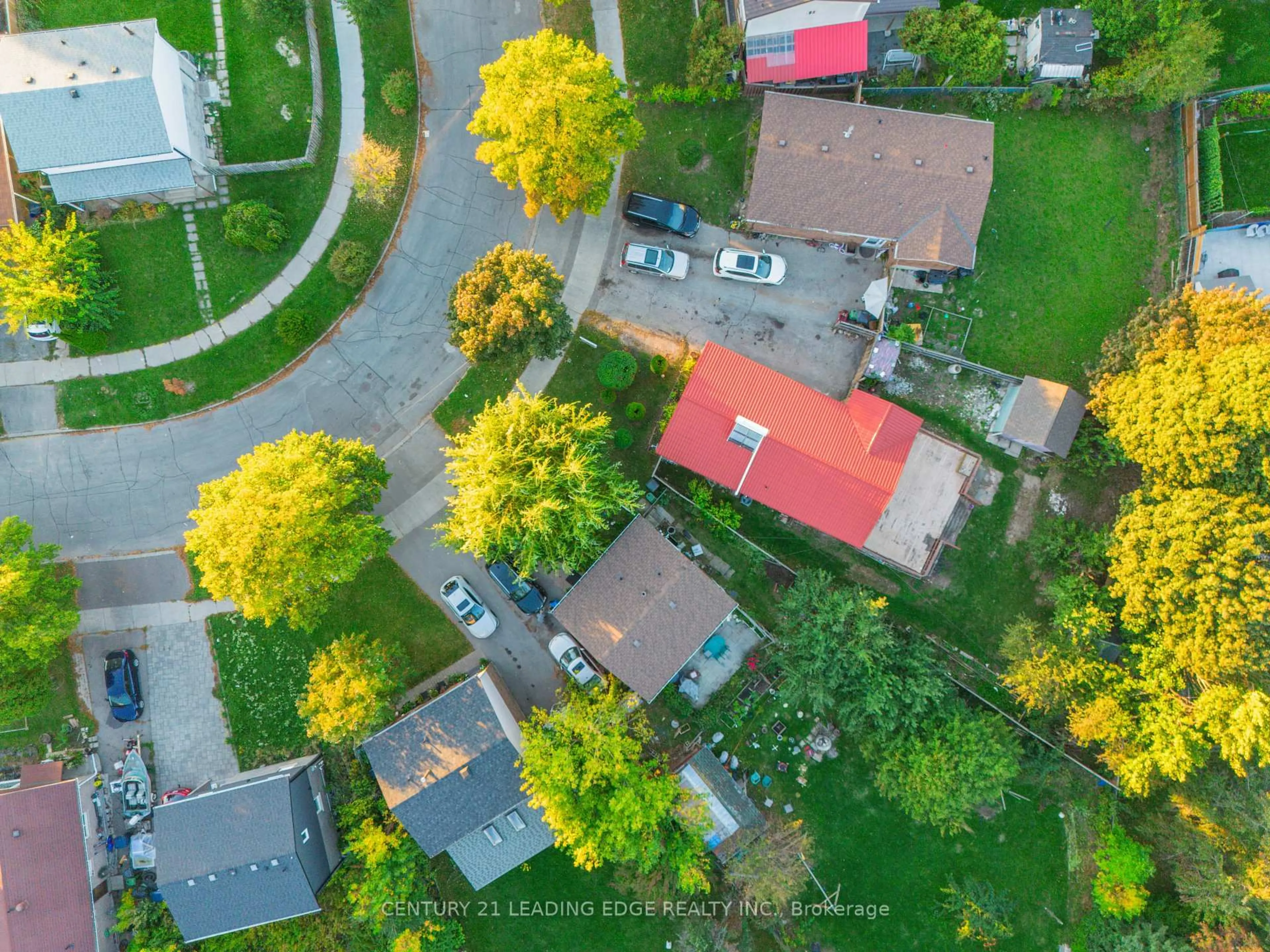 A pic from outside/outdoor area/front of a property/back of a property/a pic from drone, street for 77 Snowball Cres, Toronto Ontario M1B 1S5
