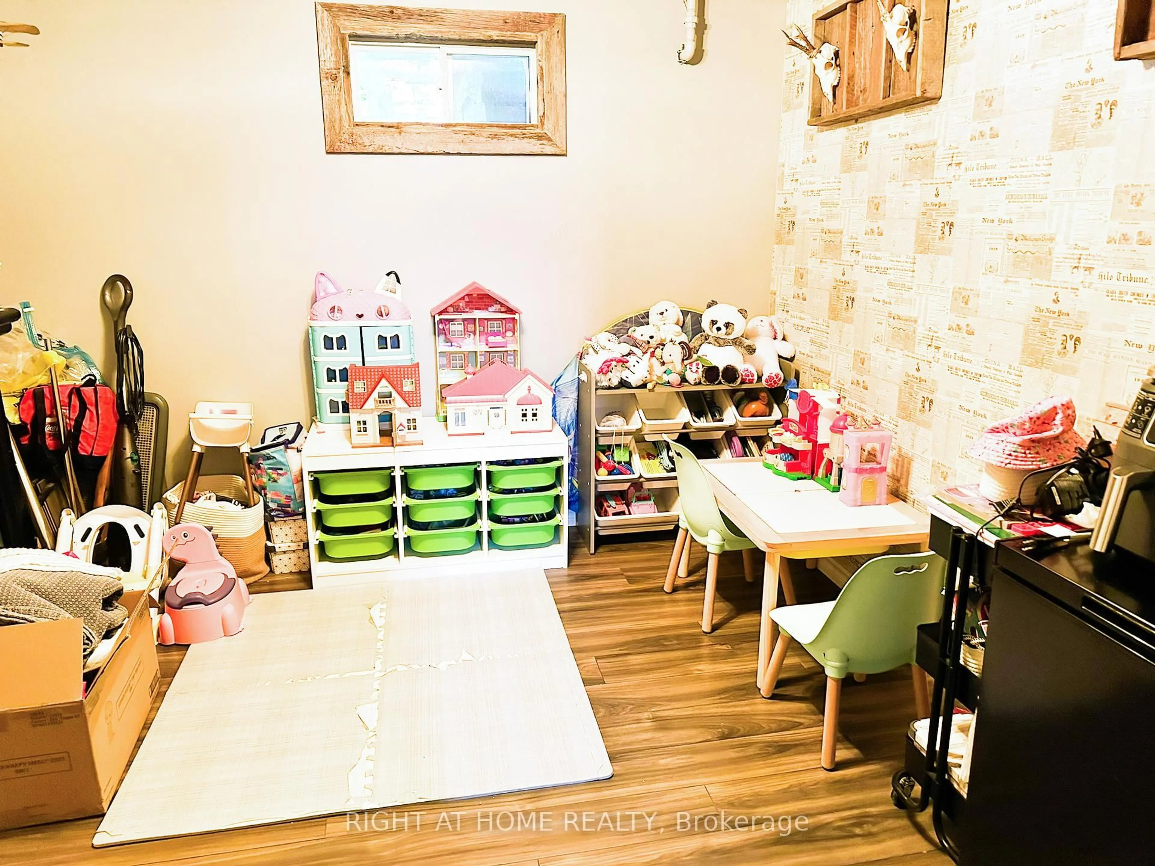 A pic of a room for 1330 Trowbridge Dr #47, Oshawa Ontario L1G 7L1