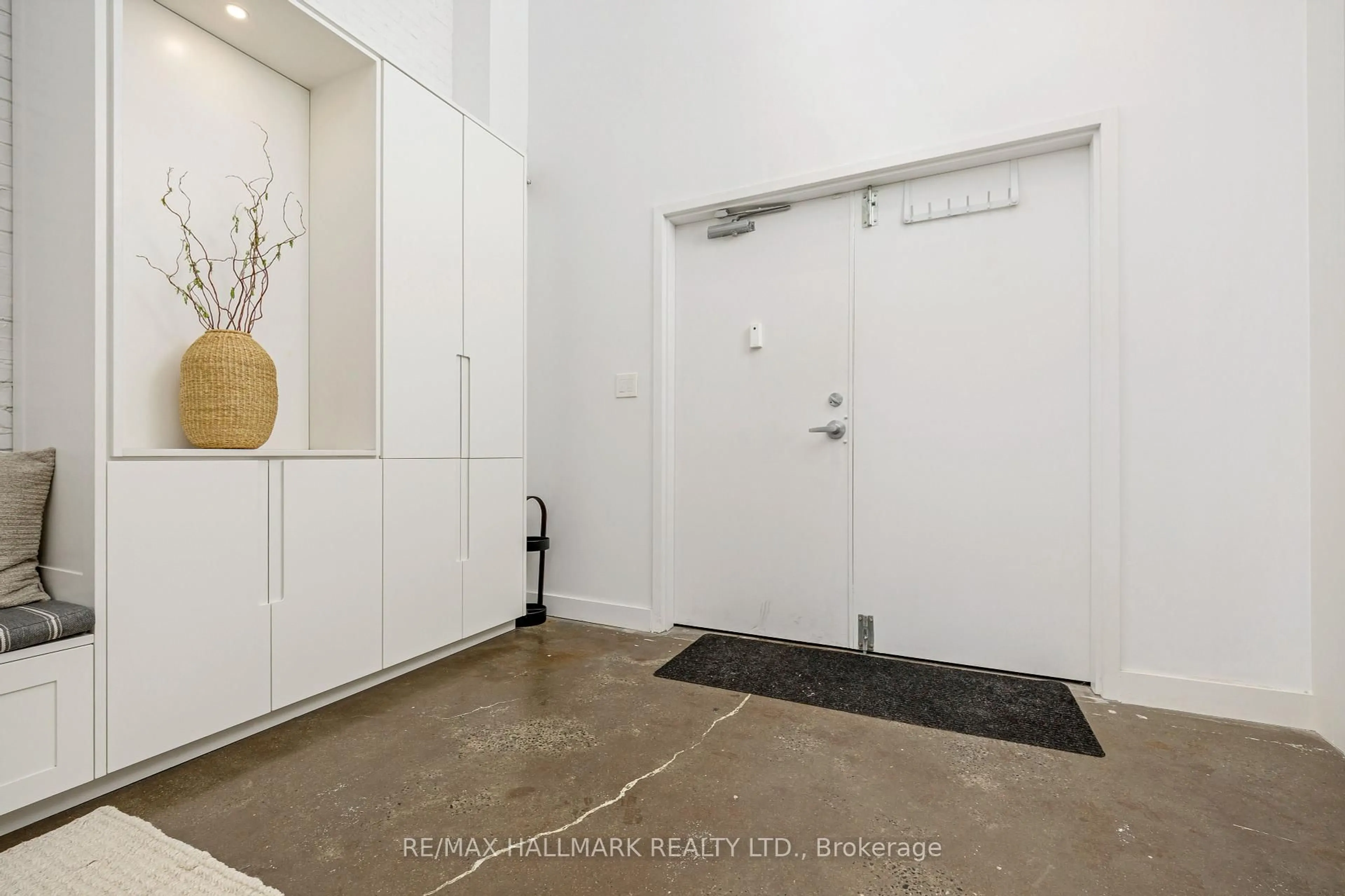 Unknown for 326 Carlaw Ave #102, Toronto Ontario M4M 3N8