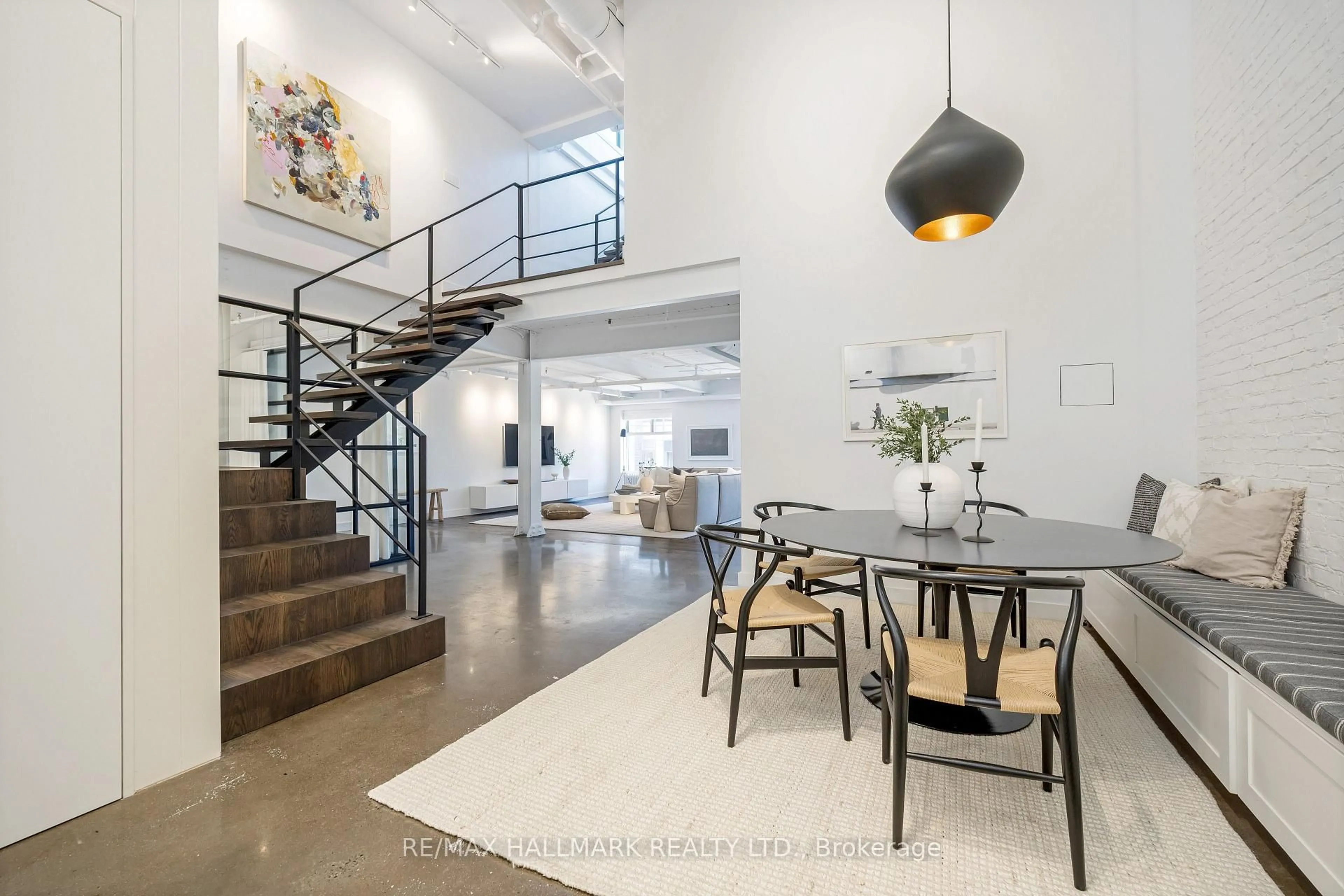 Indoor foyer for 326 Carlaw Ave #102, Toronto Ontario M4M 3N8