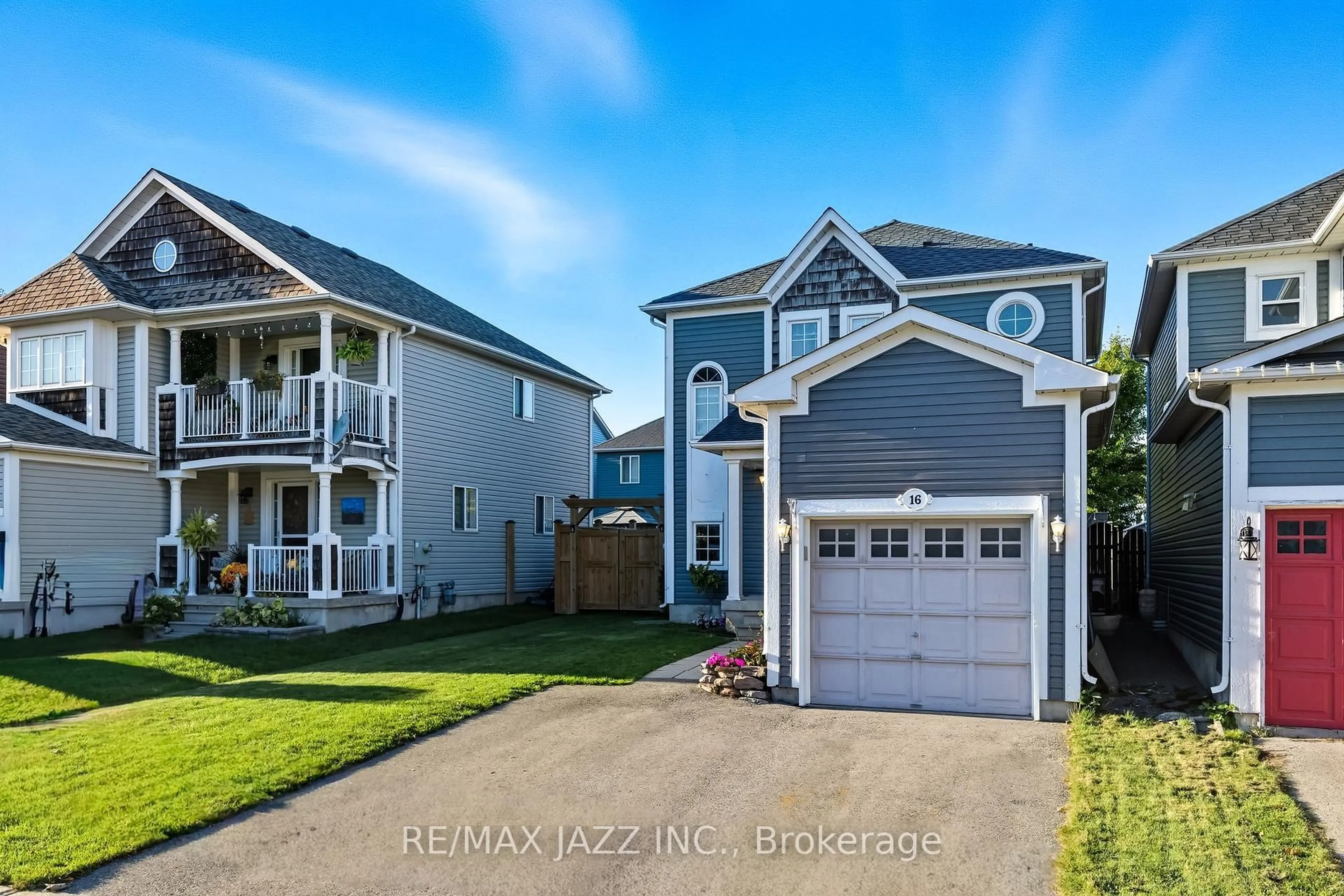 Home with vinyl exterior material, water/lake/river/ocean view for 16 Carveth Cres, Clarington Ontario L1B 1N3
