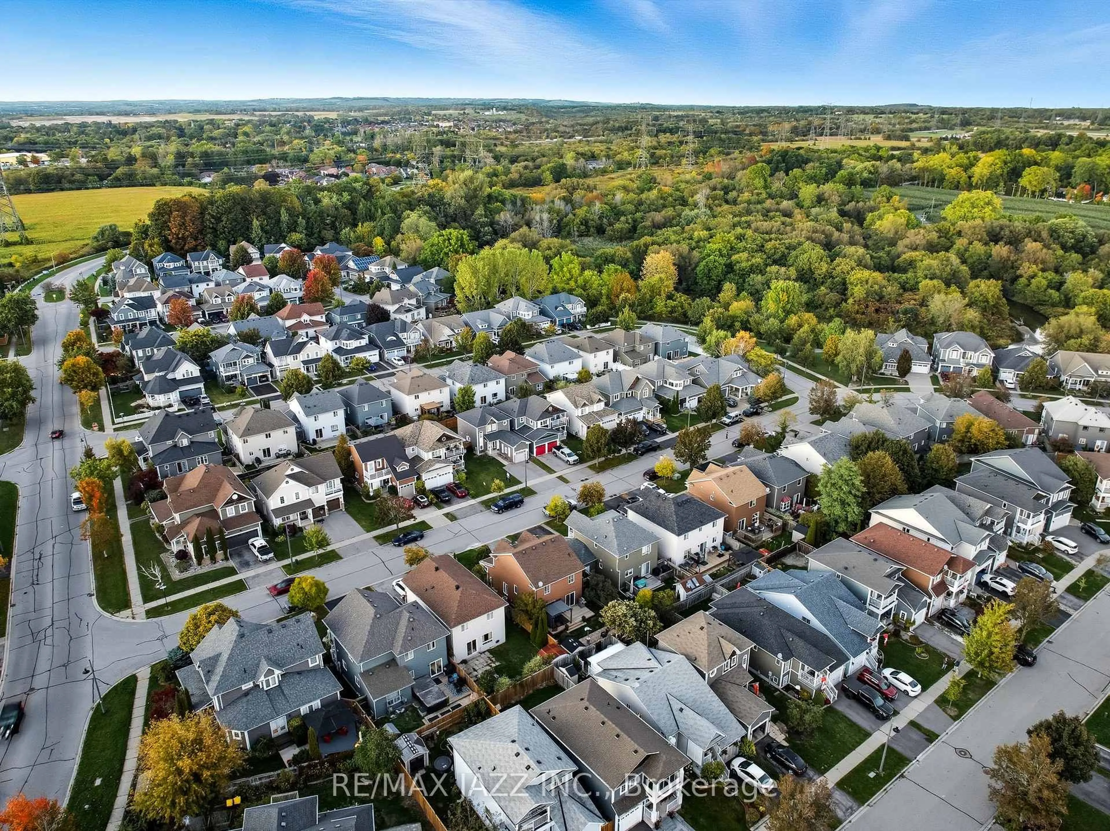A pic from outside/outdoor area/front of a property/back of a property/a pic from drone, city buildings view from balcony for 16 Carveth Cres, Clarington Ontario L1B 1N3