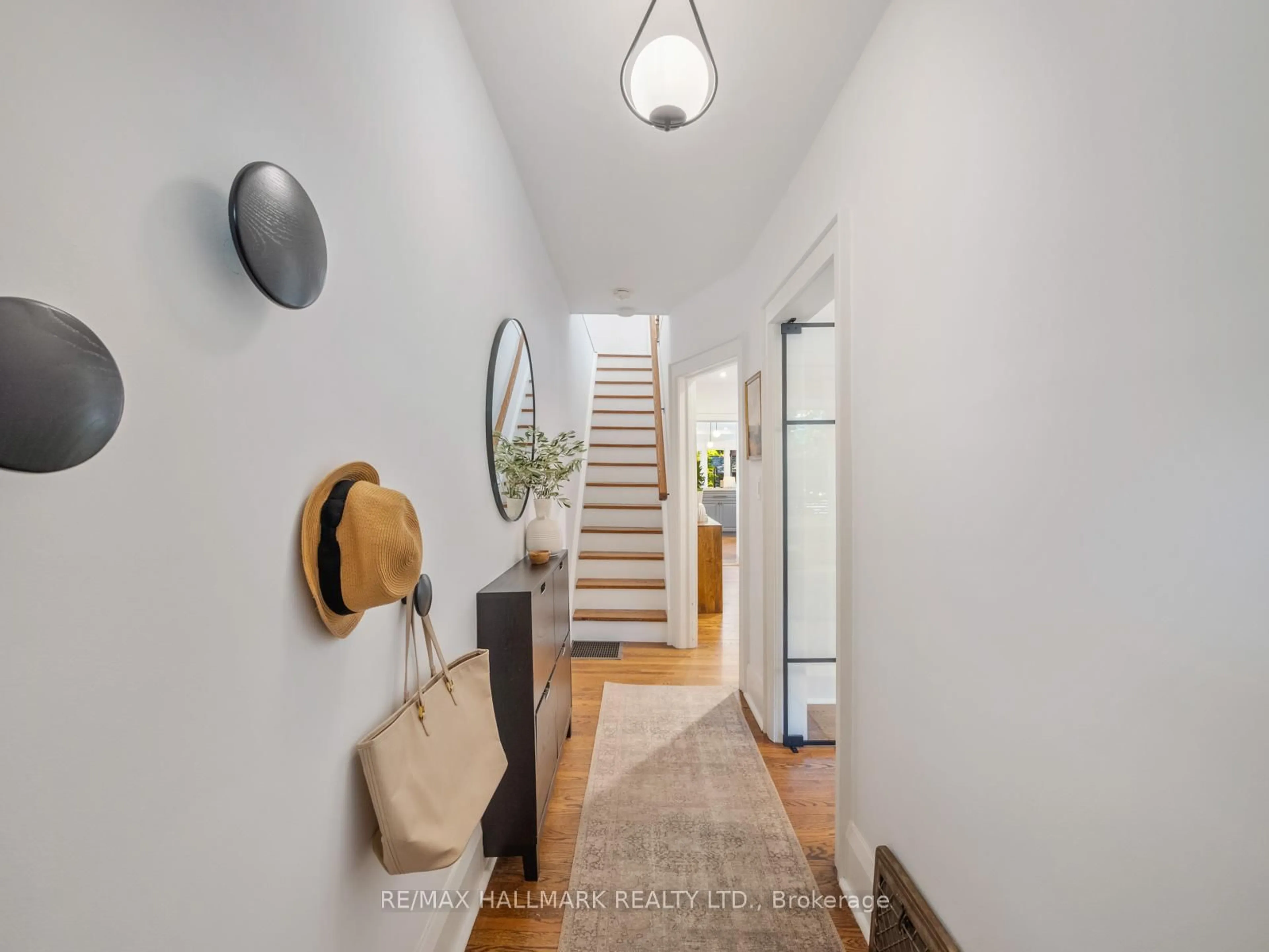 Indoor entryway for 103 Blantyre Ave, Toronto Ontario M1N 2R6