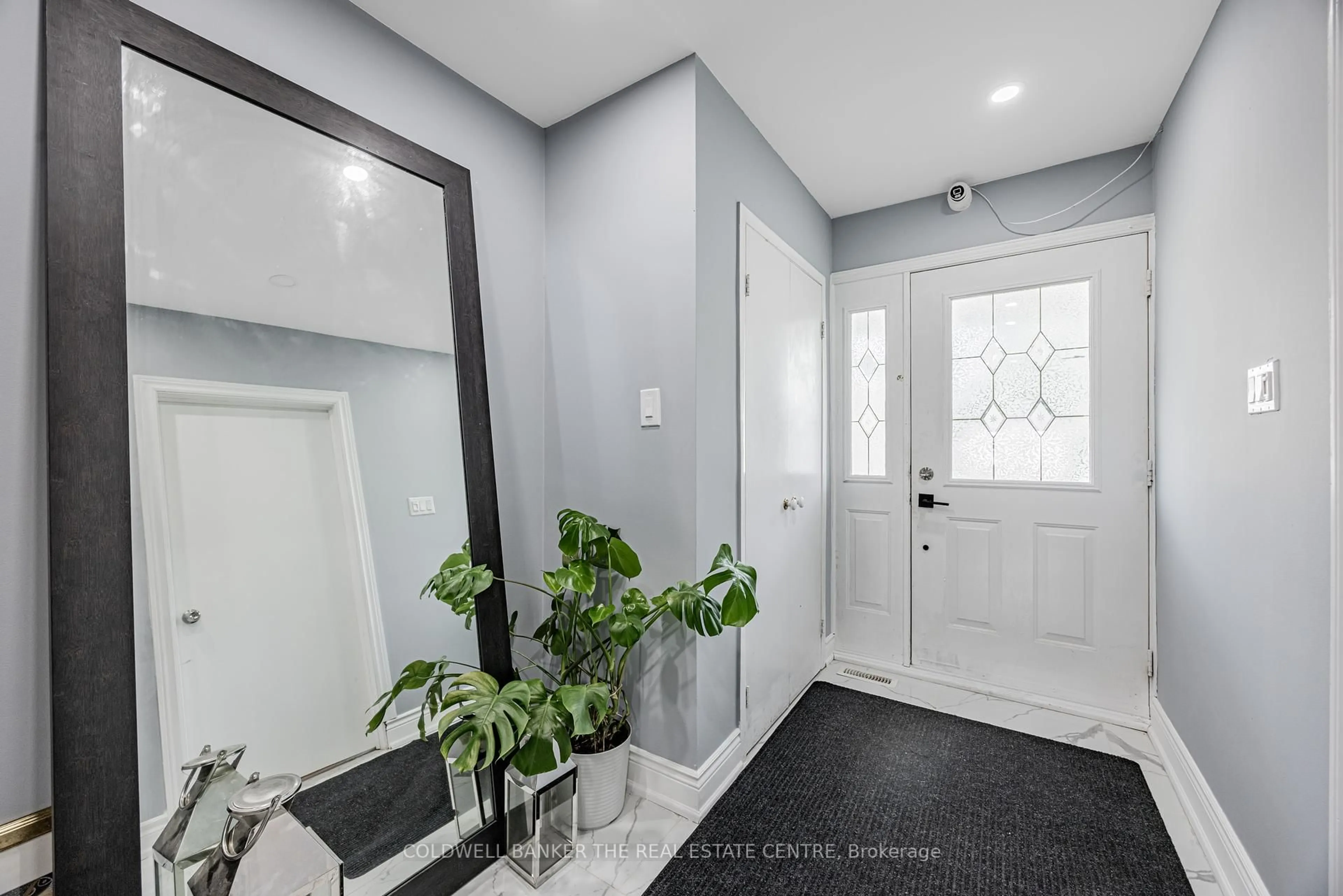 Indoor entryway for 64 Winter Ave, Toronto Ontario M1K 4M1
