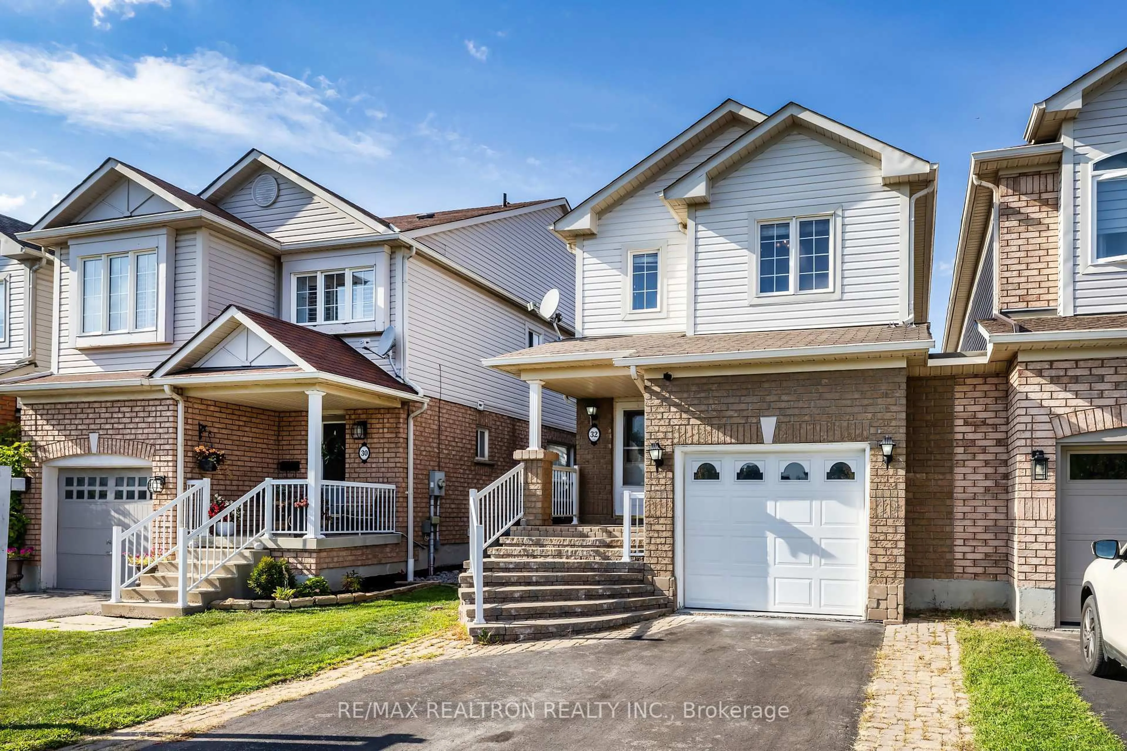 Home with vinyl exterior material, street for 32 Samandria Ave, Whitby Ontario L1R 2Z7