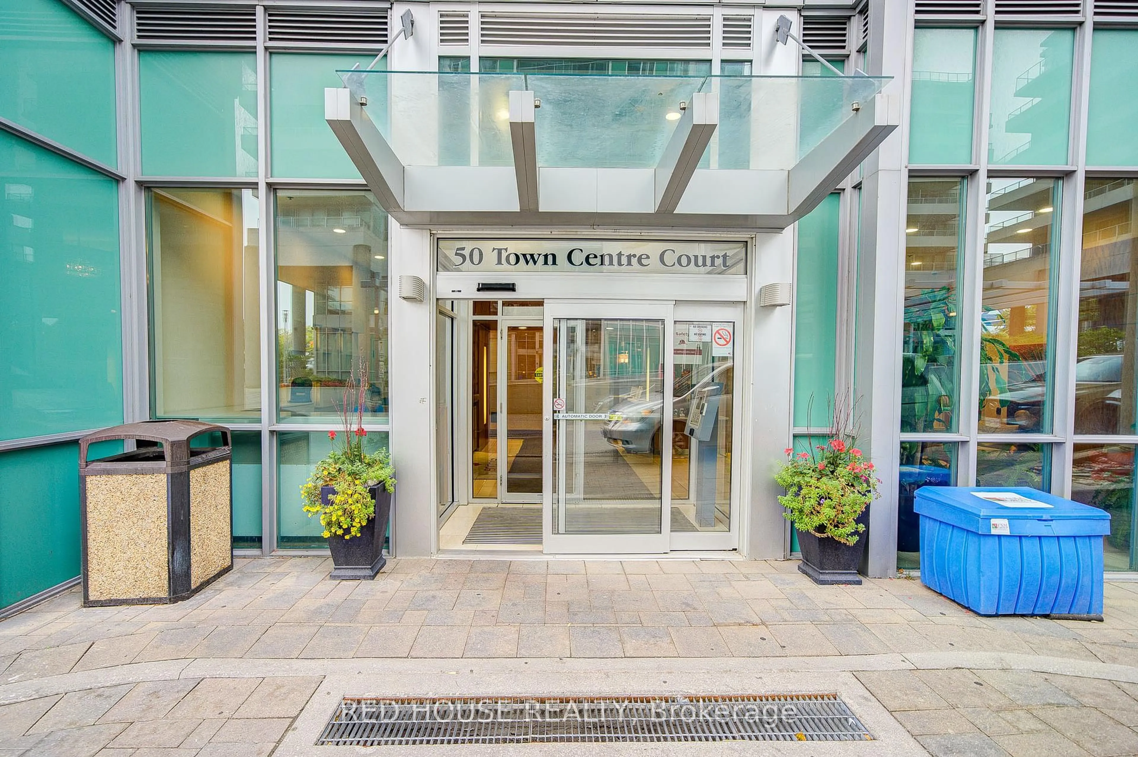 Indoor foyer for 50 Town Centre Crt #910, Toronto Ontario M1P 0A9