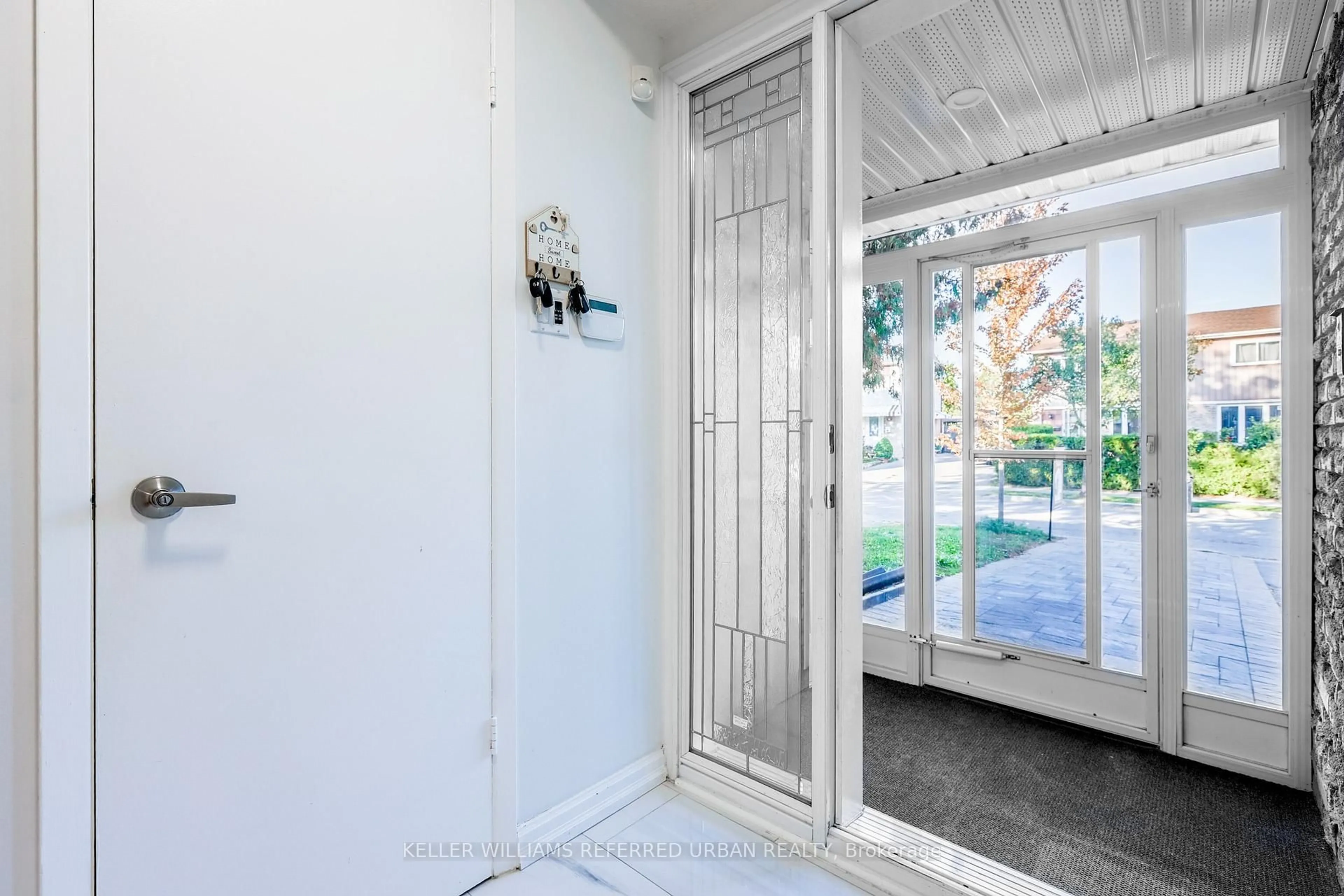 Indoor entryway for 84 Lowry Sq, Toronto Ontario M1B 1N6
