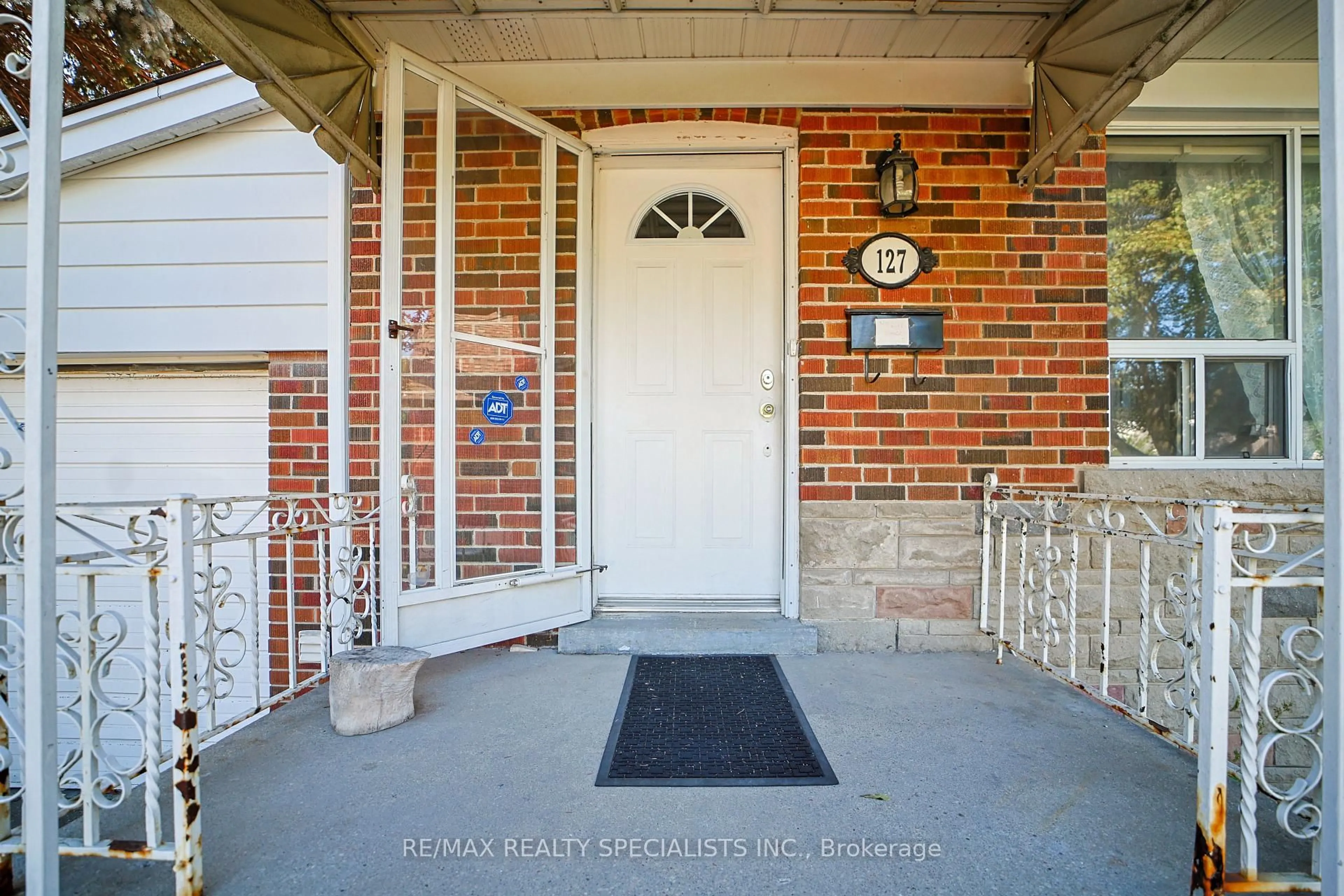 Unknown for 127 Flora Dr, Toronto Ontario M1P 1A7