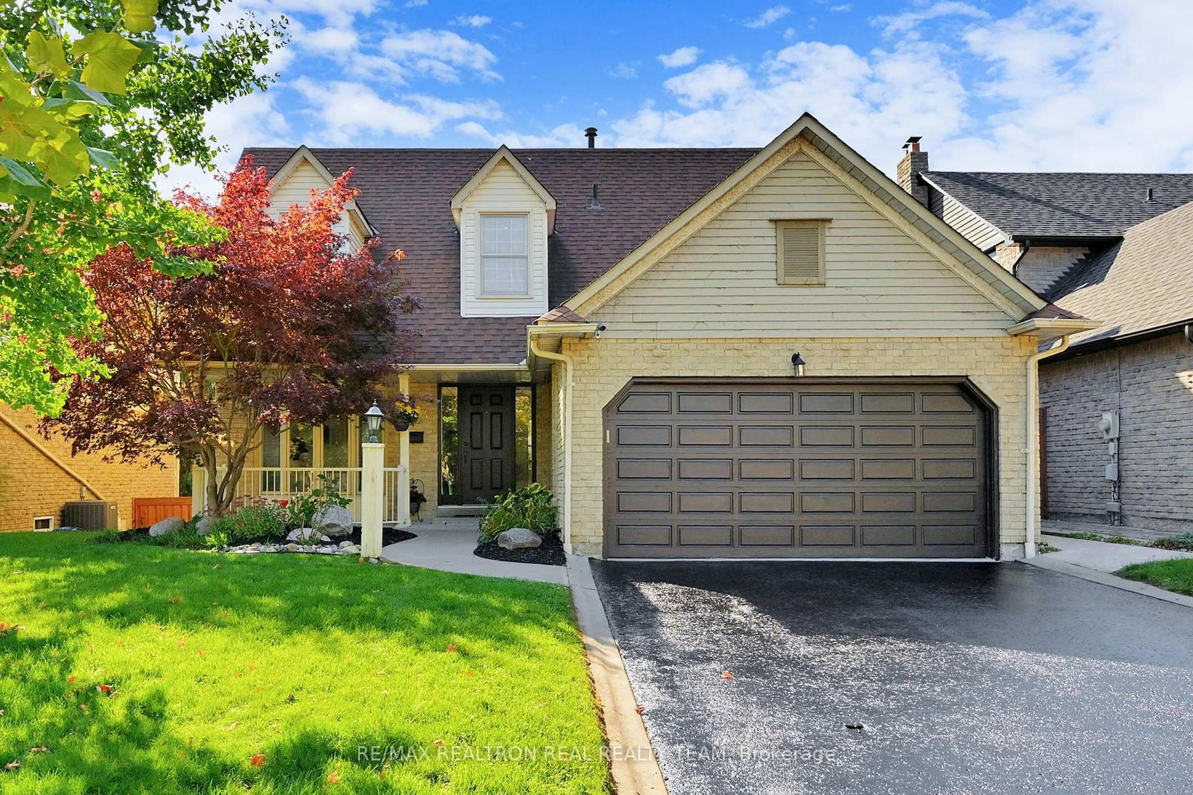 Unknown for 345 Regal Briar St, Whitby Ontario L1N 6P4