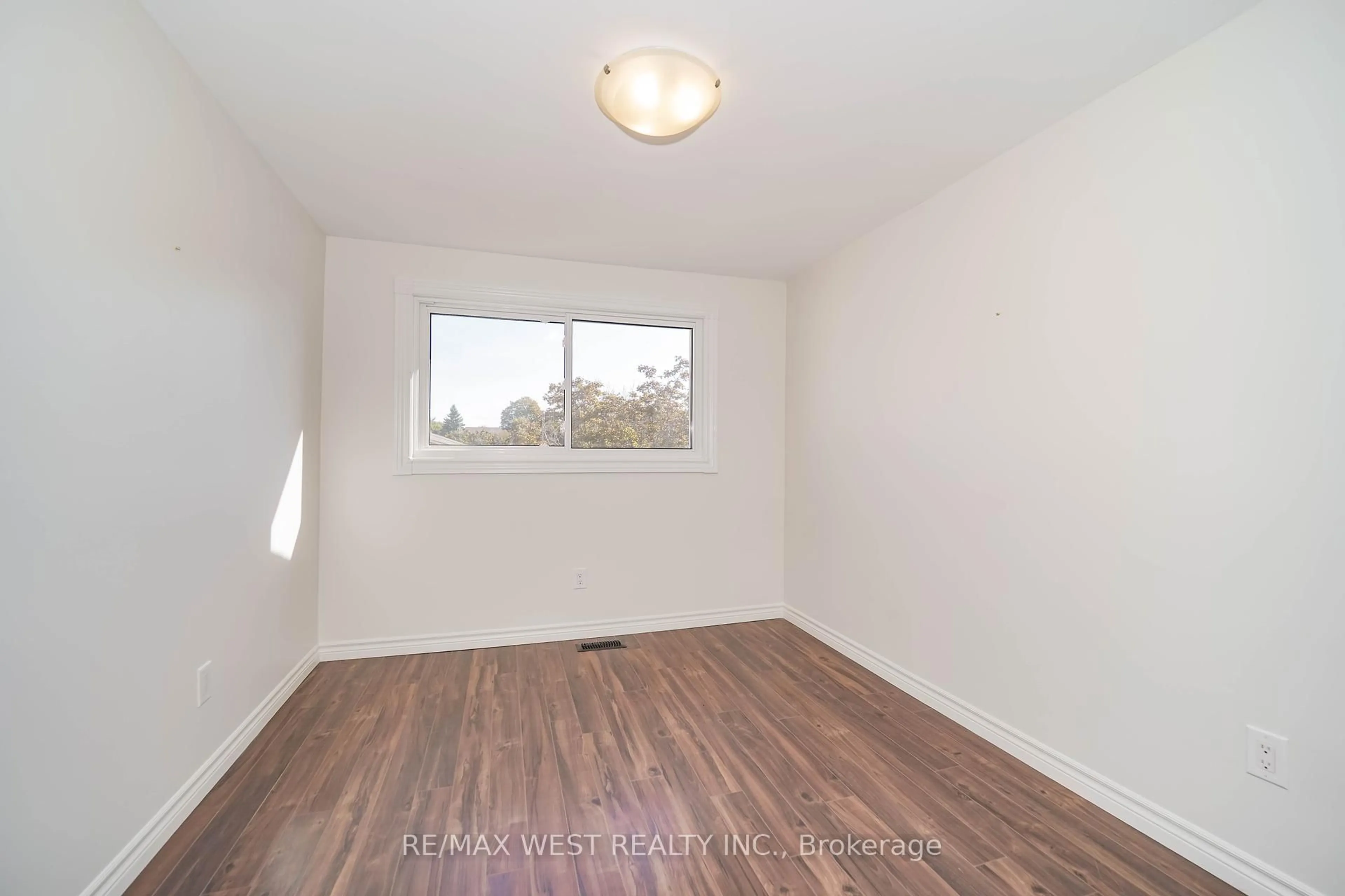 A pic of a room for 1133 Ritson Rd #96, Oshawa Ontario L1G 7T3