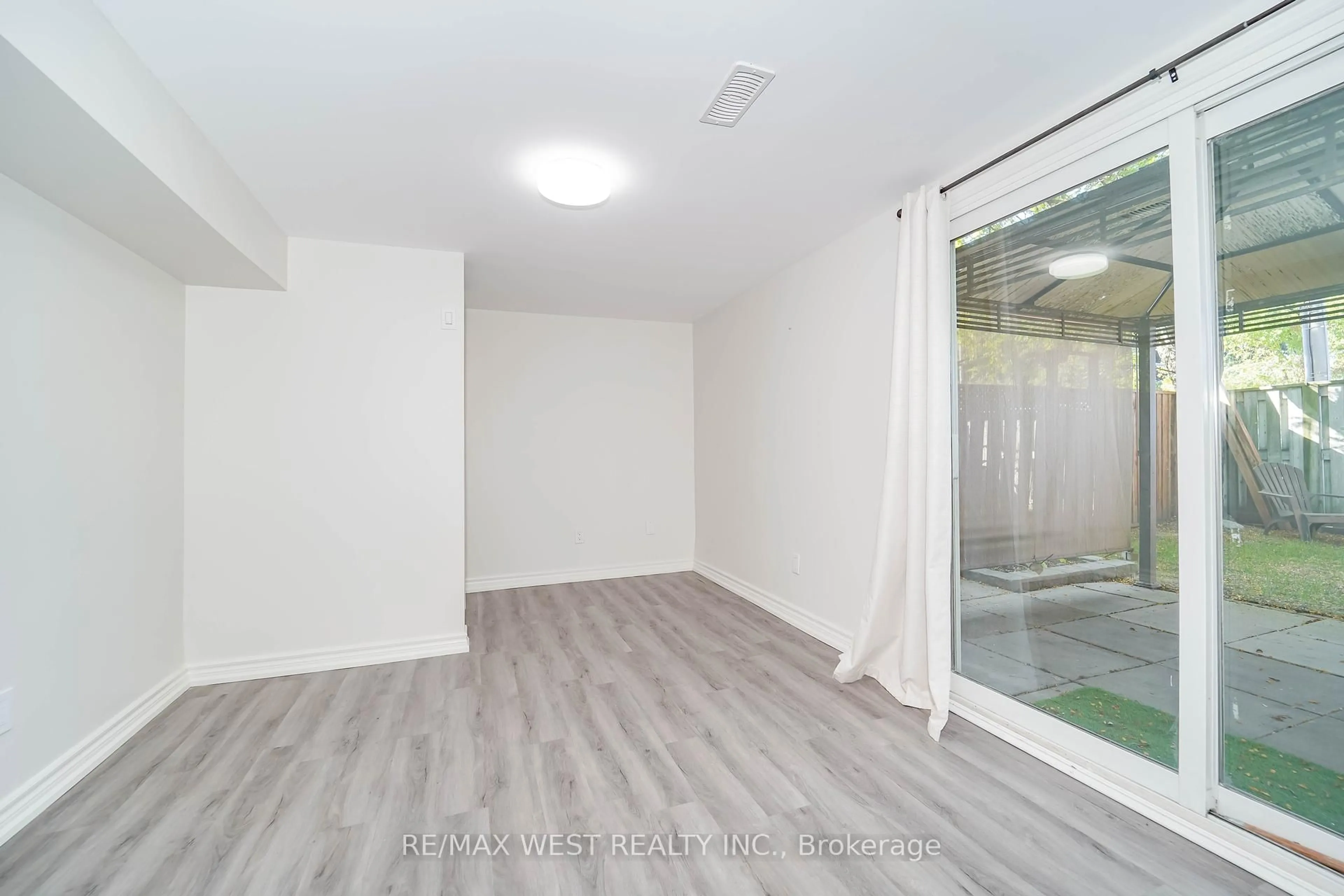 A pic of a room for 1133 Ritson Rd #96, Oshawa Ontario L1G 7T3