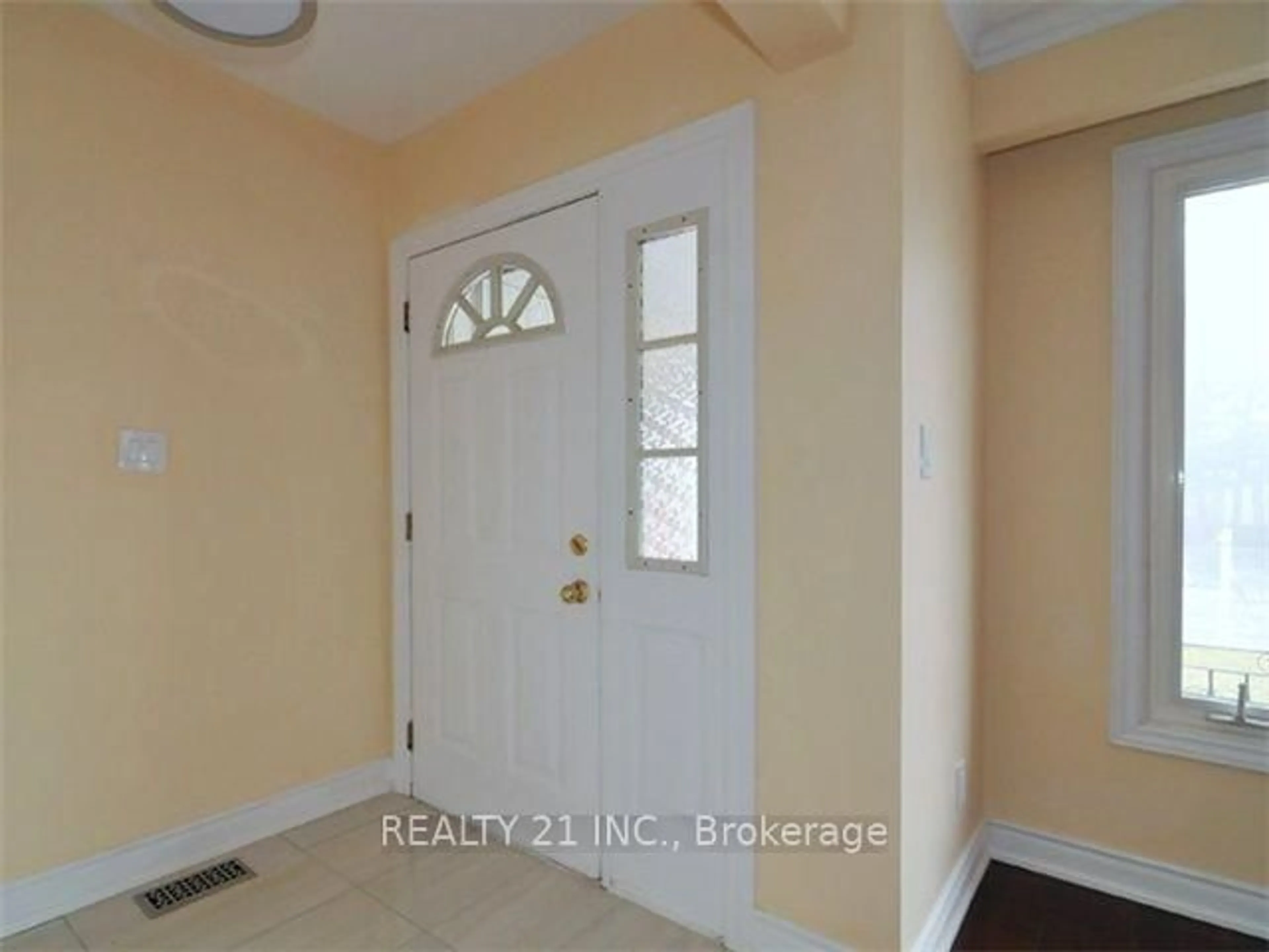 Indoor entryway for 11 Heale Ave, Toronto Ontario M1N 3X6