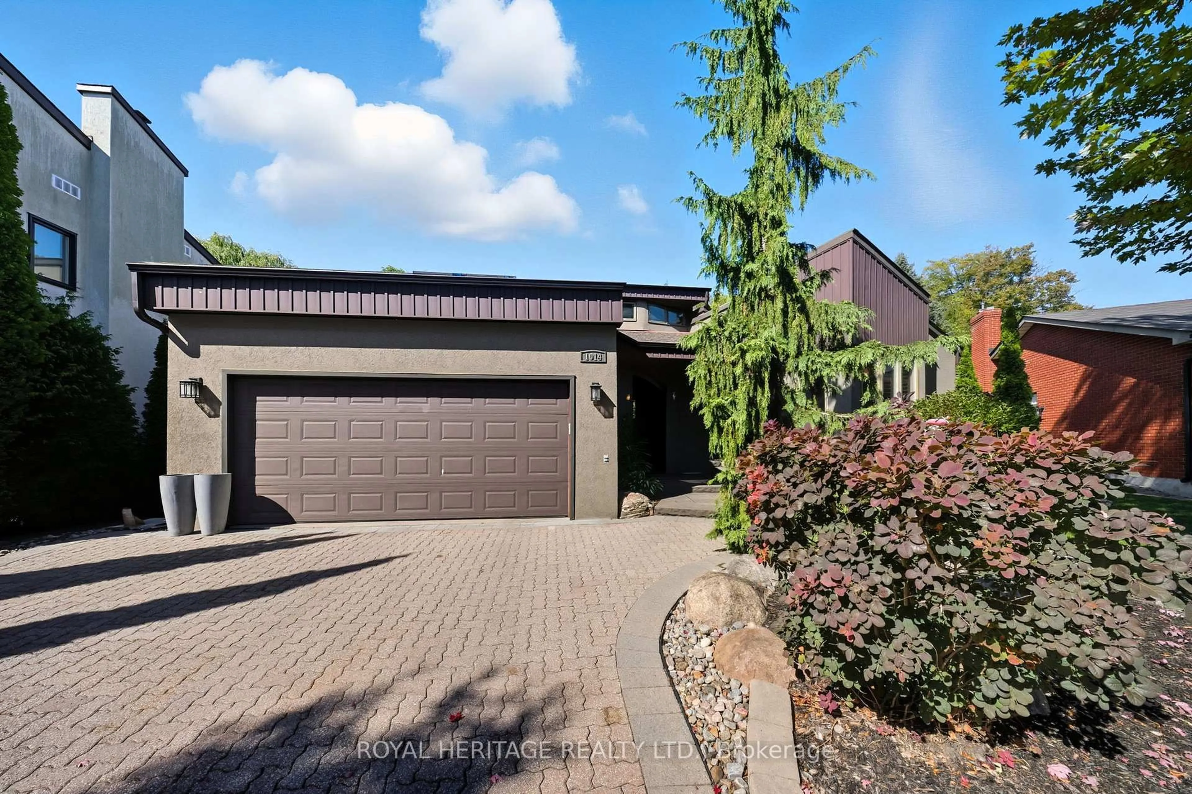Home with brick exterior material, street for 1014 Tiffany Circ, Oshawa Ontario L1G 7S1