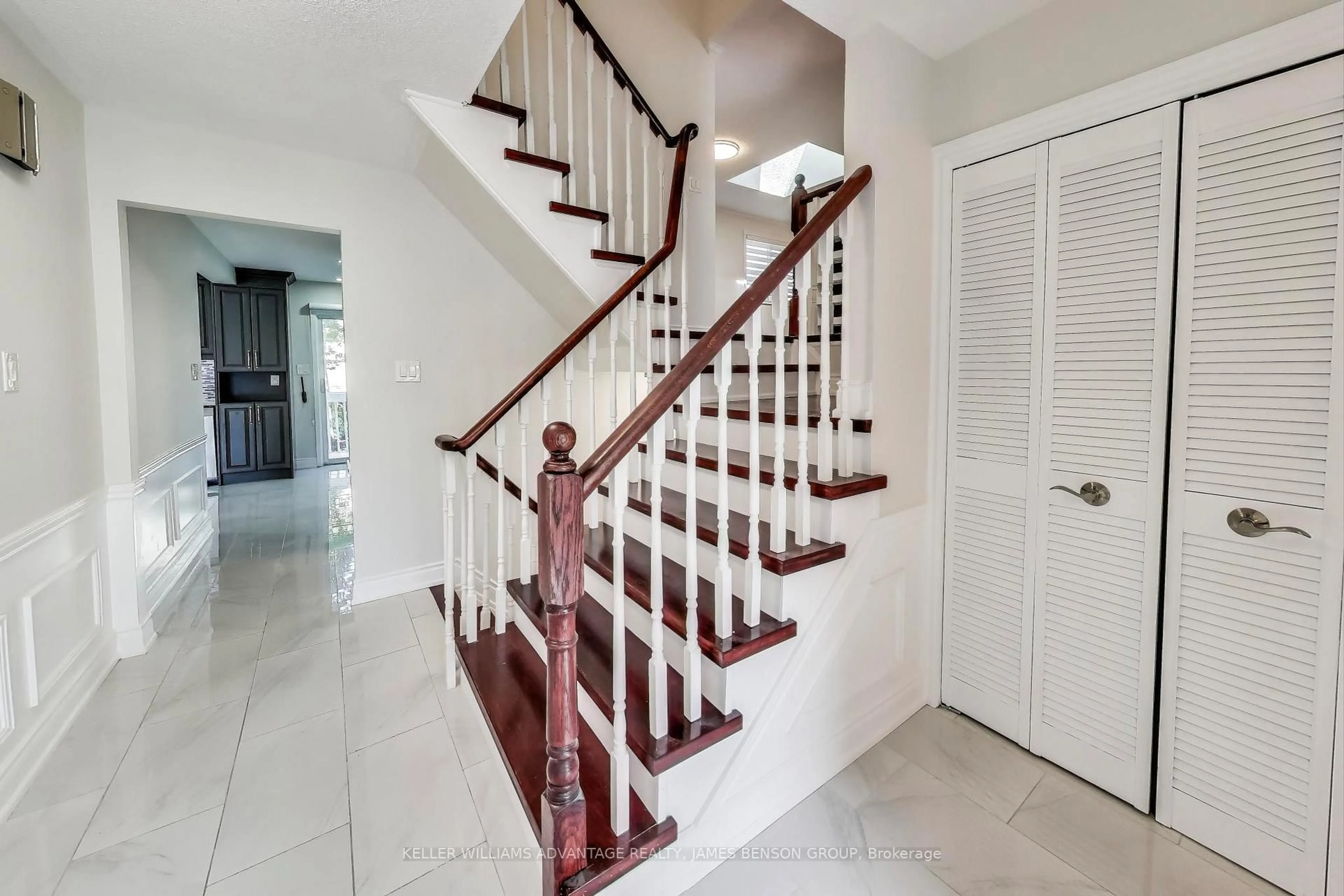 Stairs for 418 Victor Crt, Pickering Ontario L1W 3J8