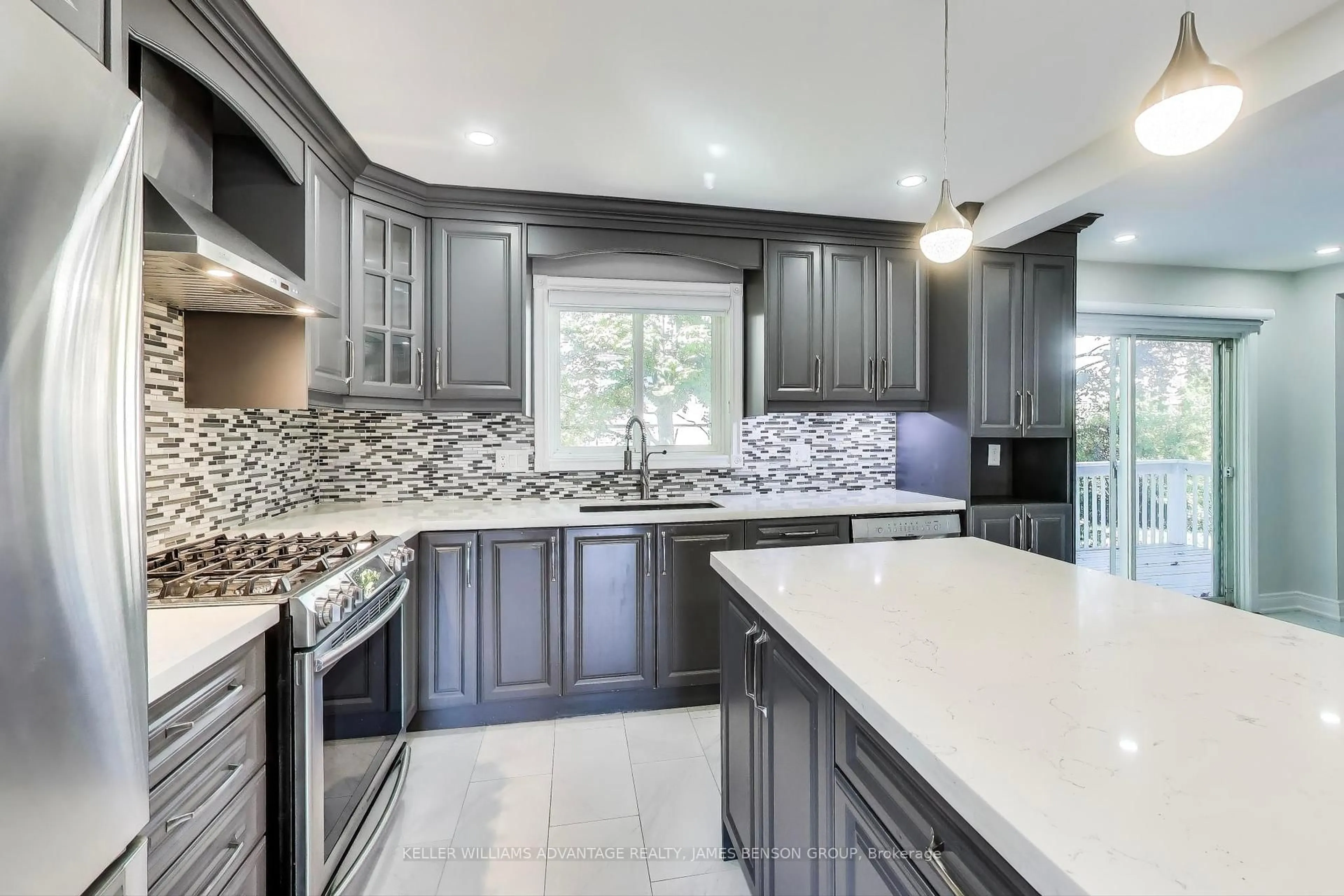 Contemporary kitchen, ceramic/tile floor for 418 Victor Crt, Pickering Ontario L1W 3J8