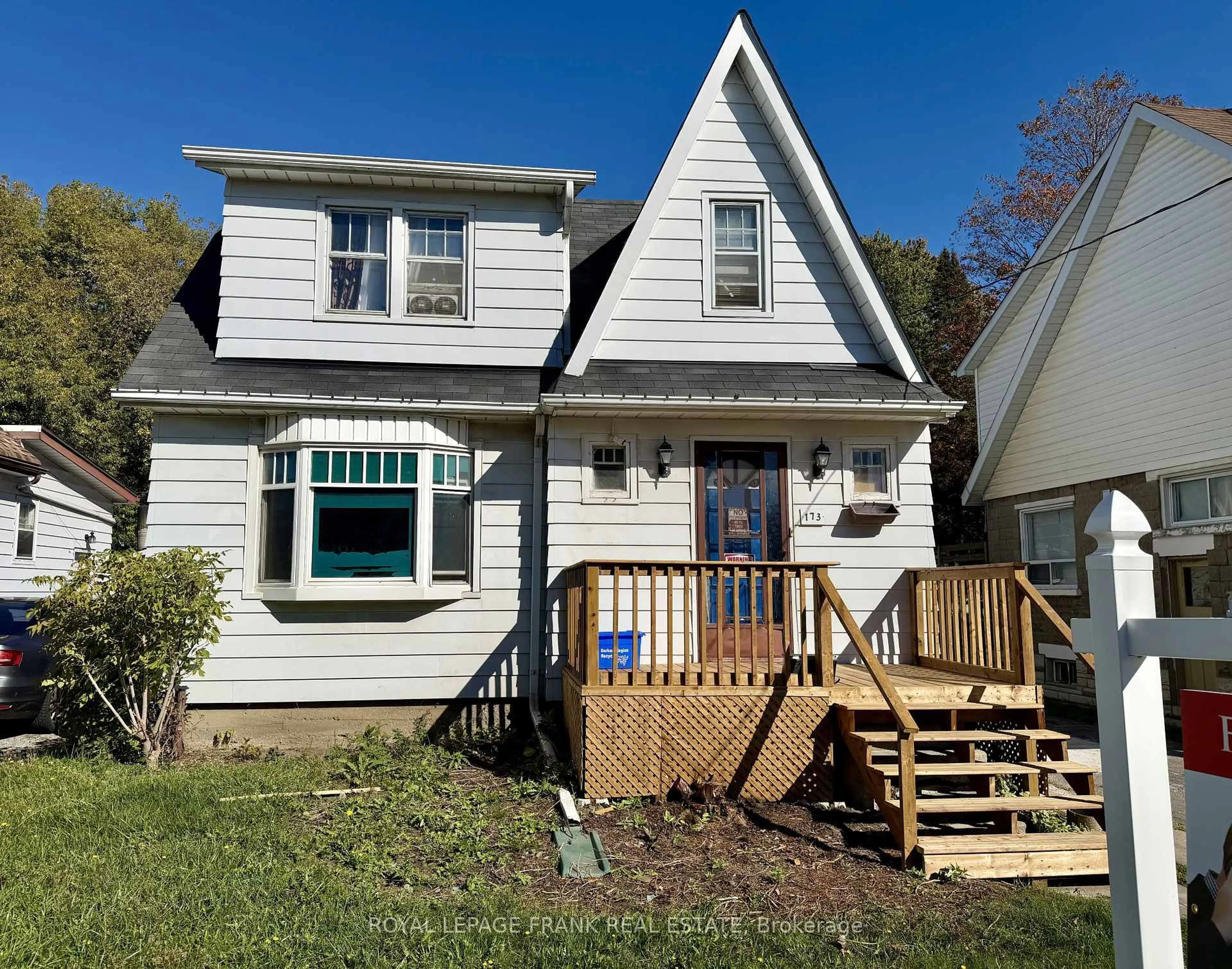 Home with vinyl exterior material, street for 173 Park Rd, Oshawa Ontario L1J 4H1
