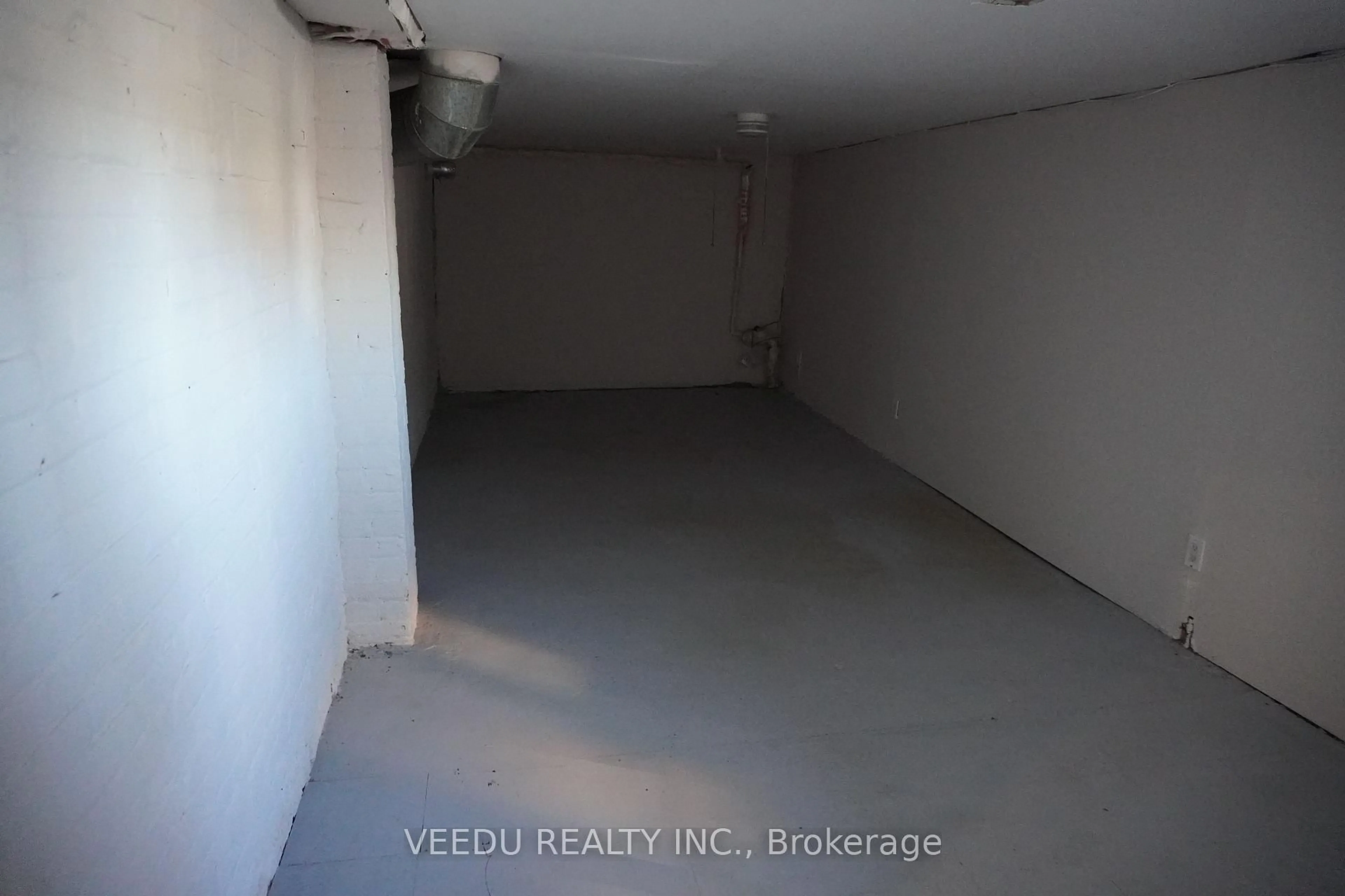A pic of a room for 42 Ritson Rd, Oshawa Ontario L1H 5G9