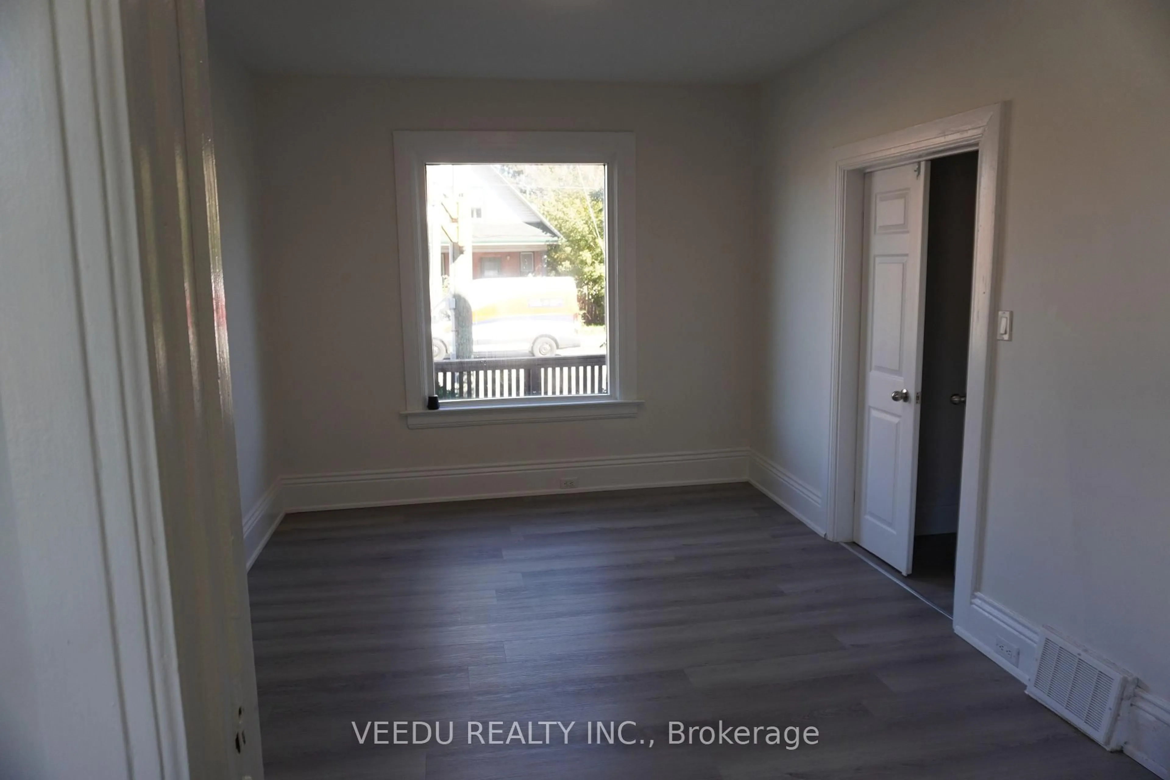 A pic of a room for 42 Ritson Rd, Oshawa Ontario L1H 5G9