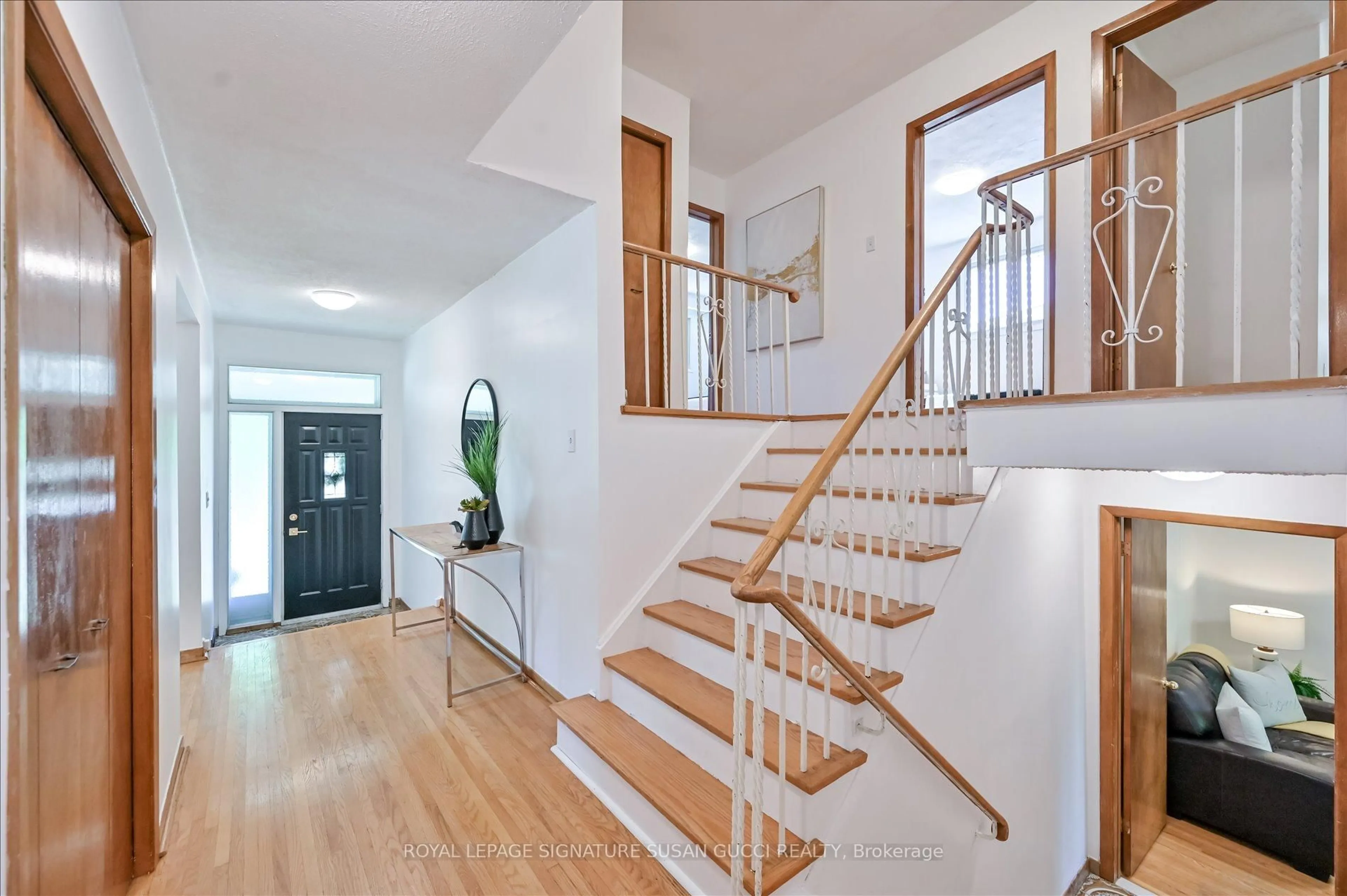 Unknown for 16 Munford Cres, Toronto Ontario M4B 1C1