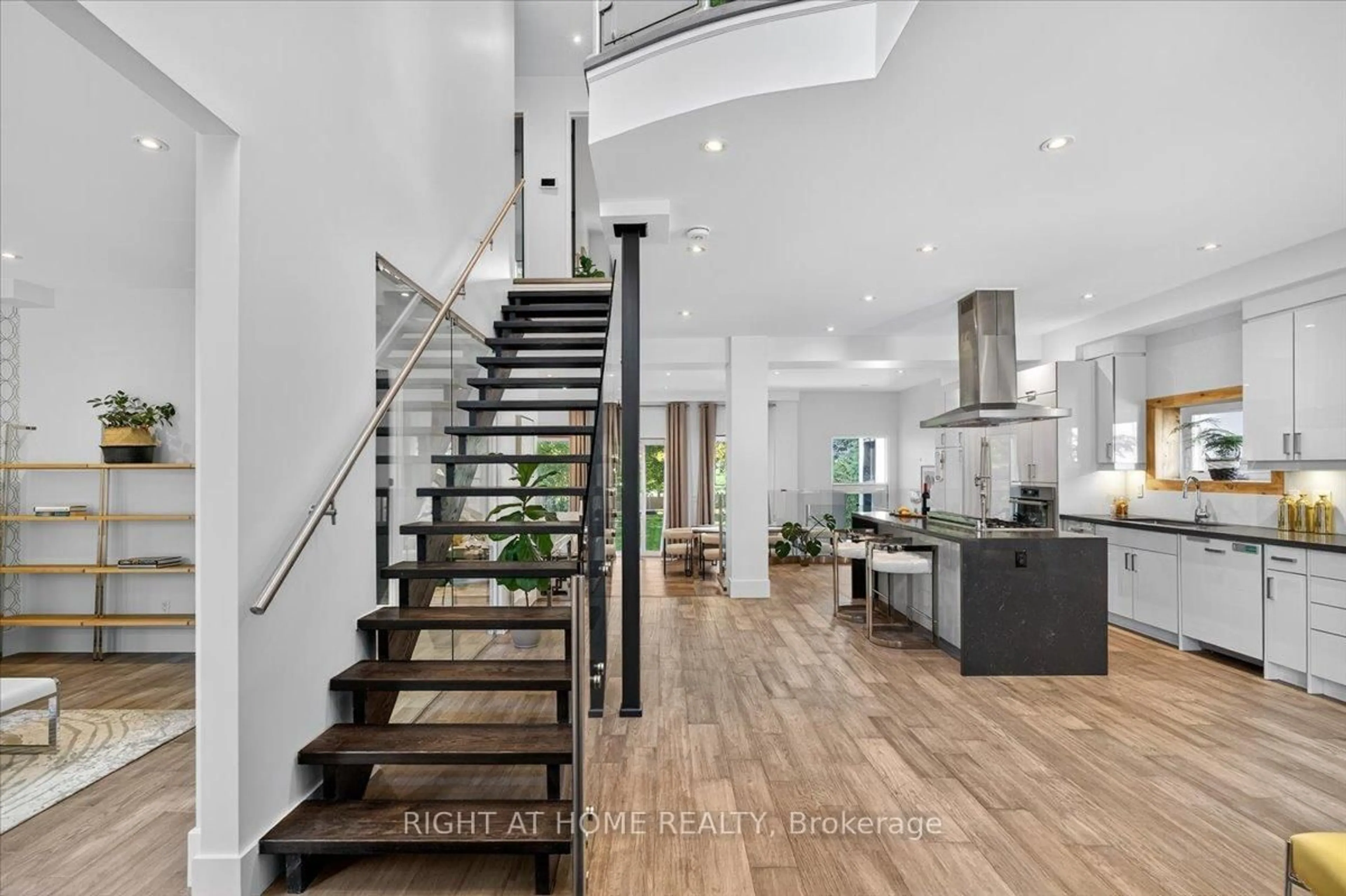 Unknown for 64 Larwood Blvd, Toronto Ontario M1M 2M5