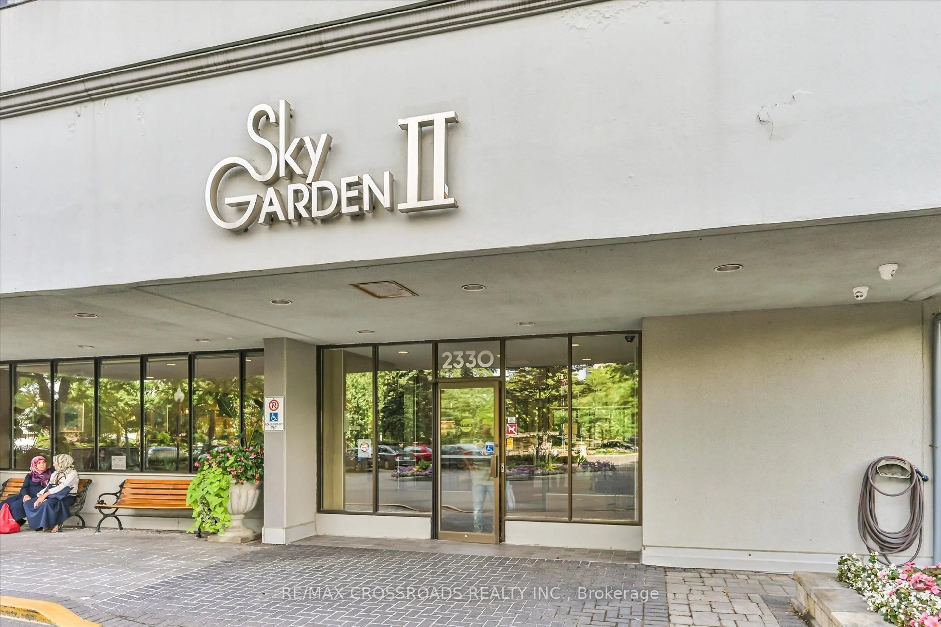 Indoor foyer for 2330 Bridletowne Circ #308, Toronto Ontario M1W 3P6
