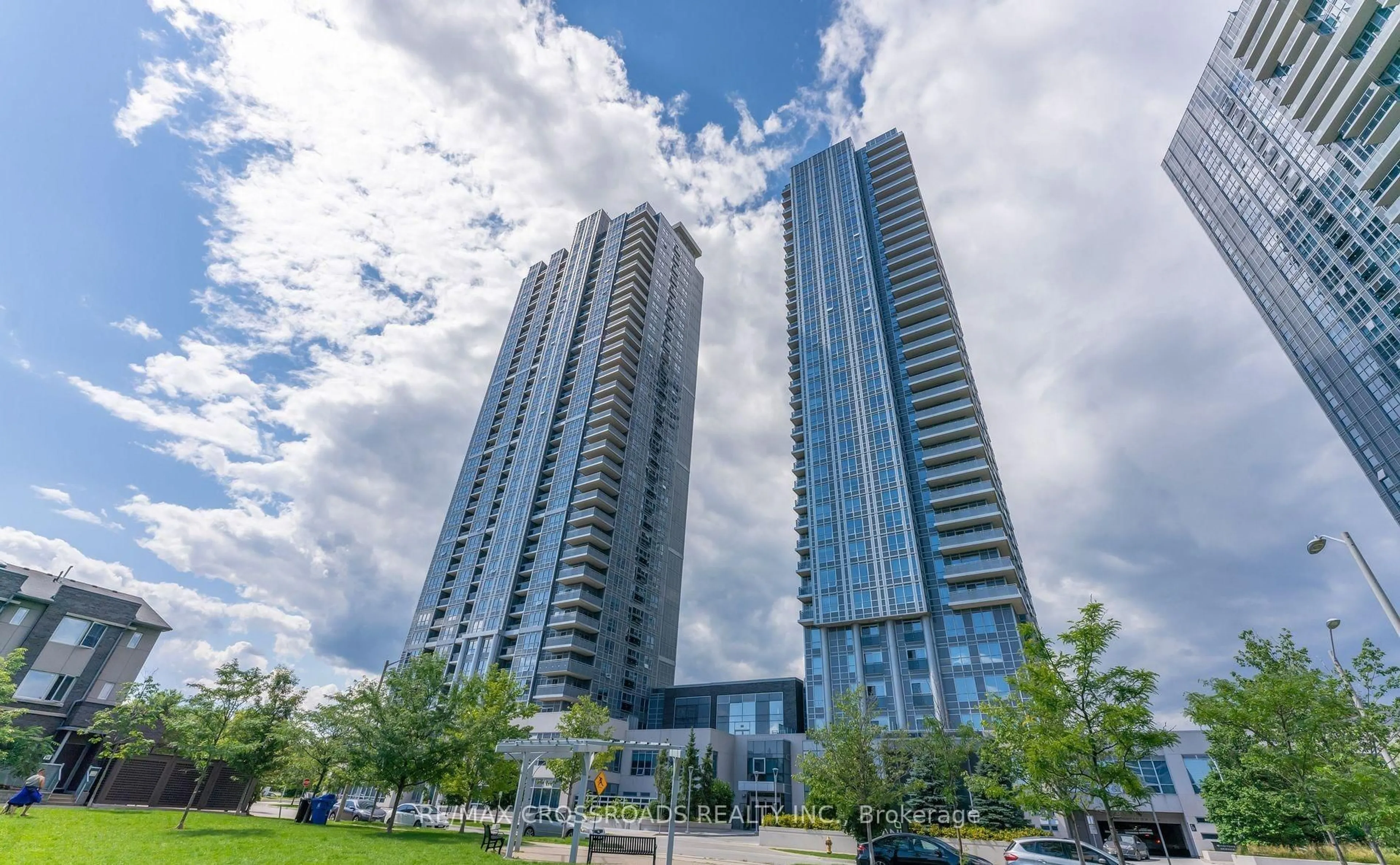 Indoor foyer for 275 Village Green Sq #1722, Toronto Ontario M1S 0L8