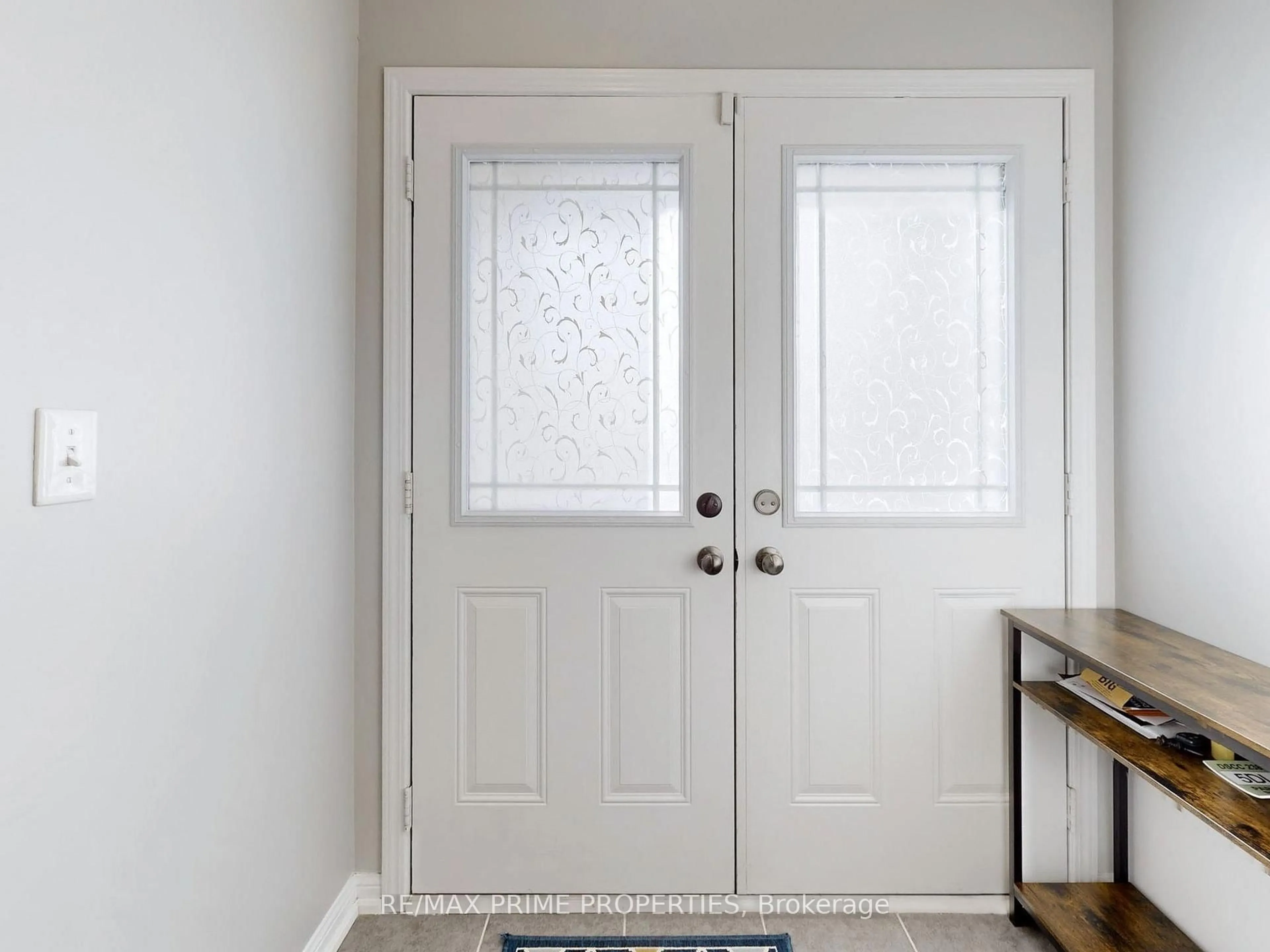 Indoor entryway for 5 Dykstra Lane, Clarington Ontario L1C 0K7