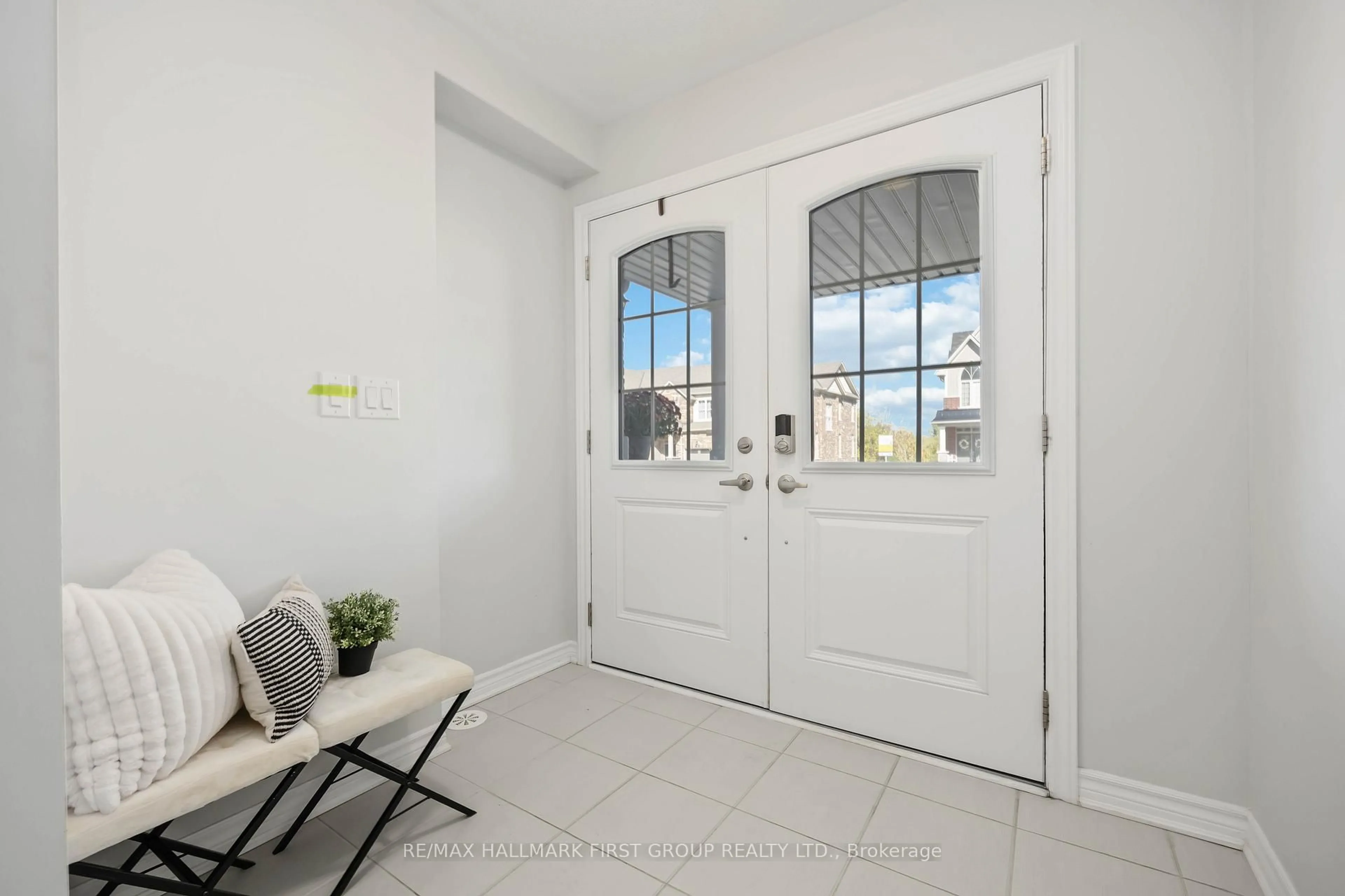 Indoor entryway for 81 Sutcliffe Dr, Whitby Ontario L1R 0R4
