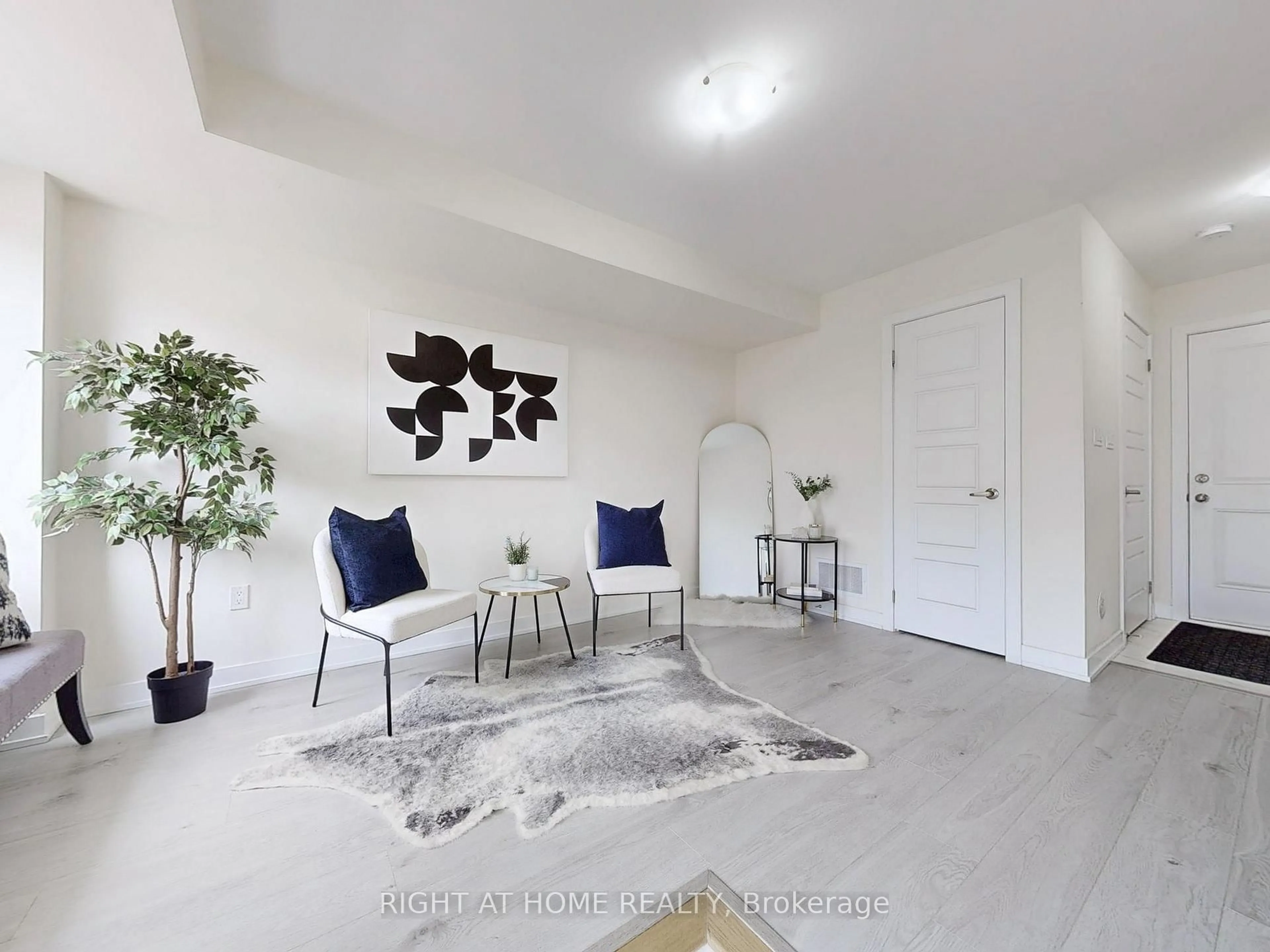 Indoor entryway for 250 Finch Ave #204, Pickering Ontario L1V 0G6