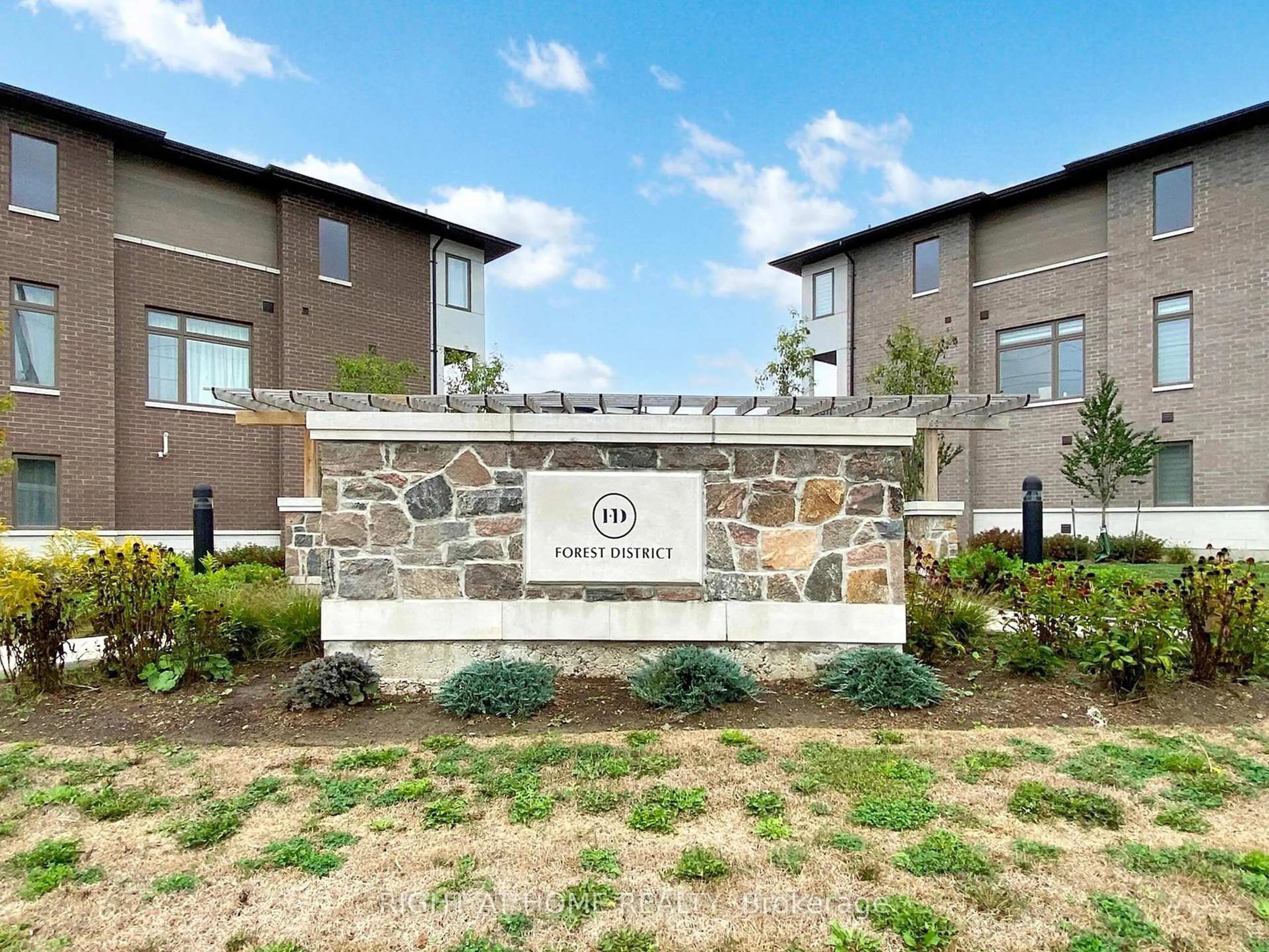 Unknown for 250 Finch Ave #204, Pickering Ontario L1V 0G6