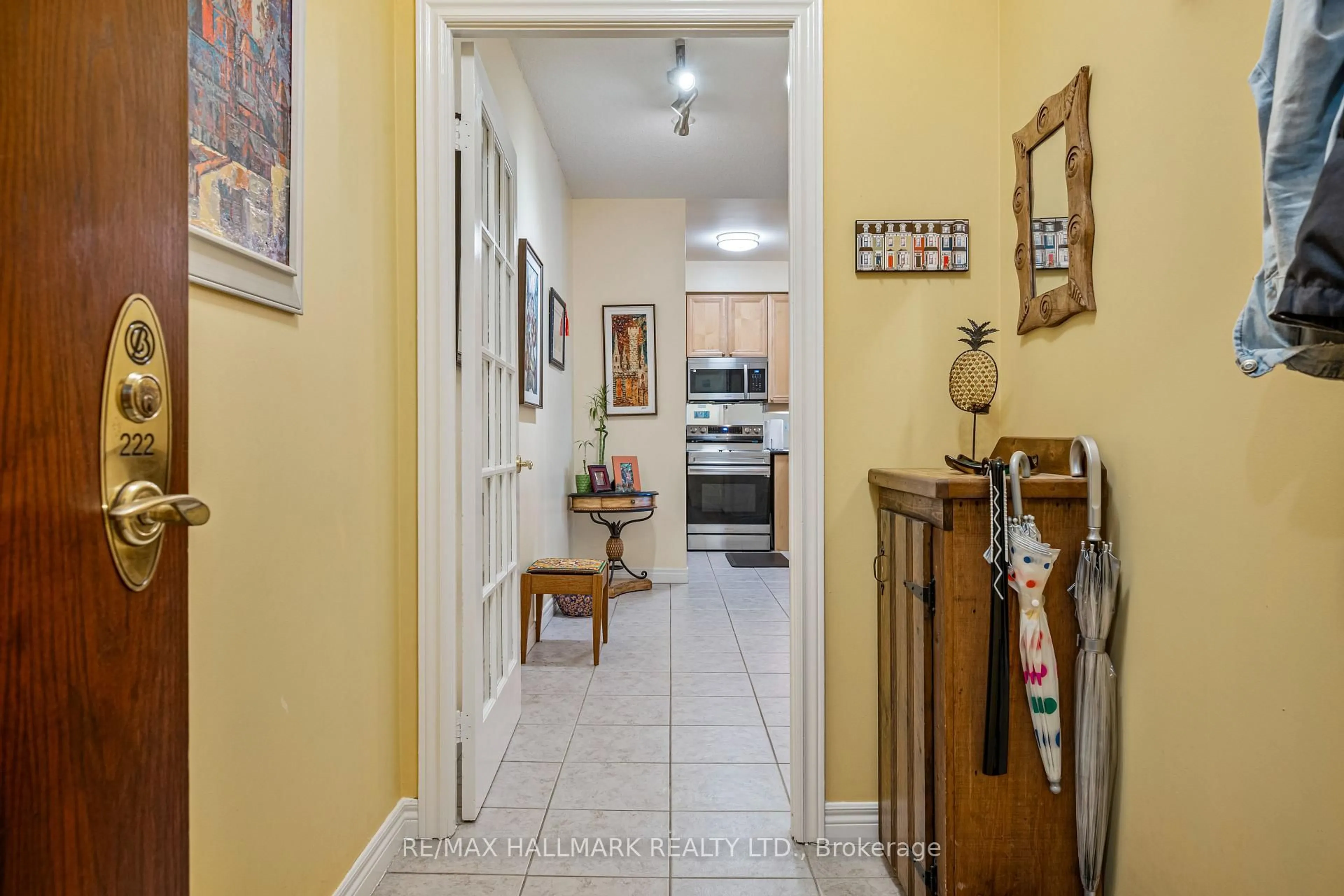 Indoor entryway for 35 Boardwalk Dr #222, Toronto Ontario M4L 3Y8