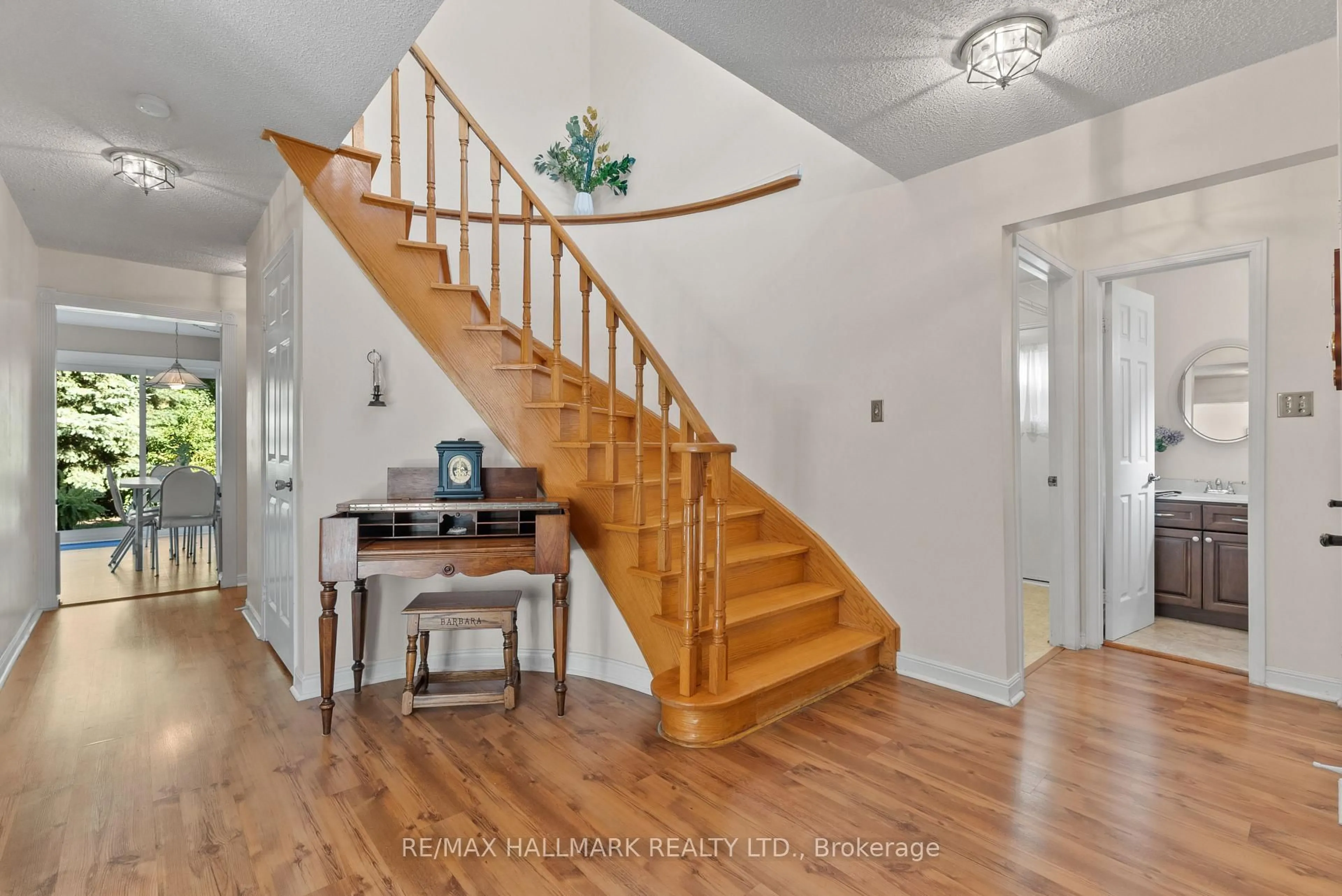 Indoor entryway for 15 Emcarr Dr, Toronto Ontario M1E 4Z9