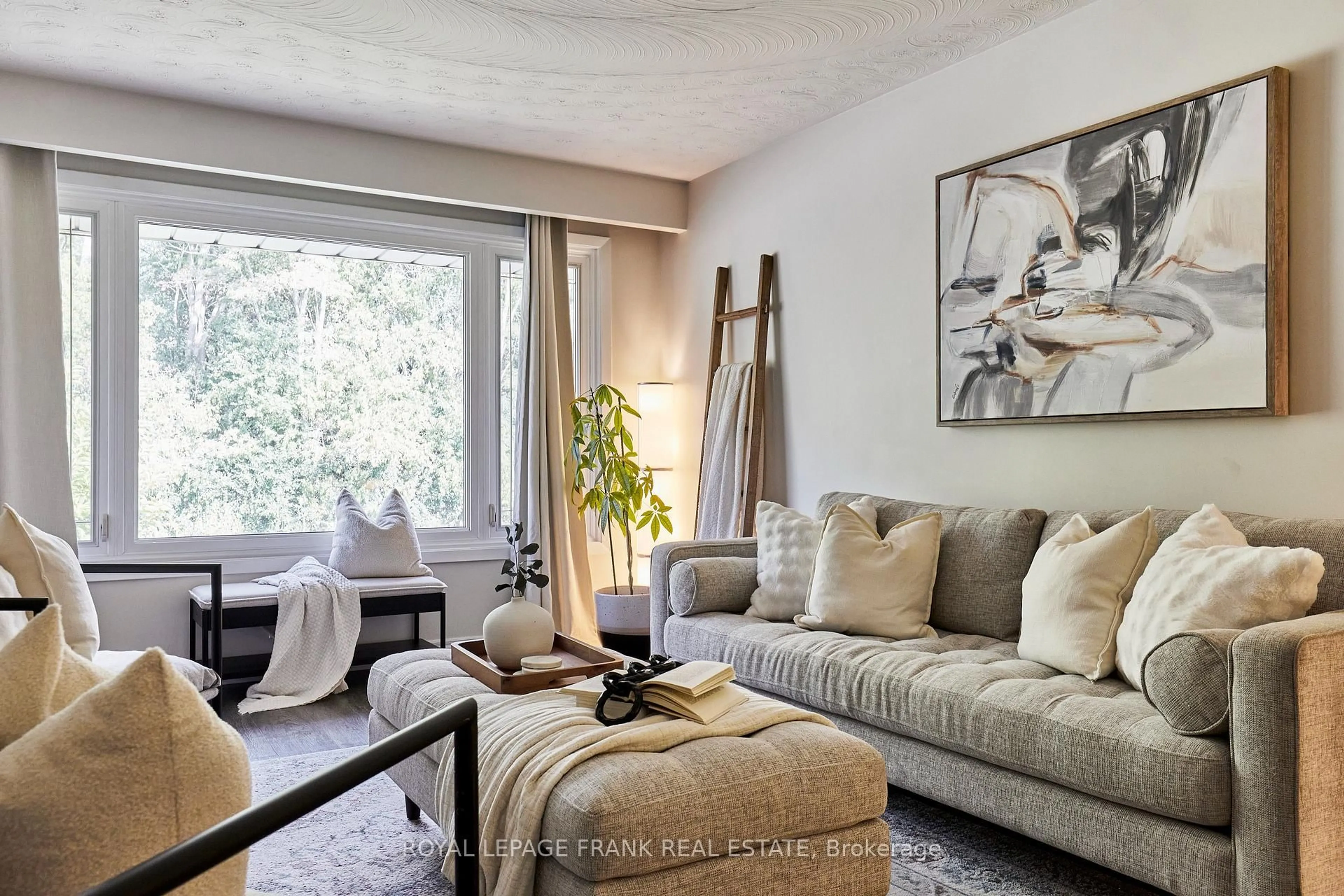 Living room with furniture, unknown for 432 Park Rd, Oshawa Ontario L1J 4M5