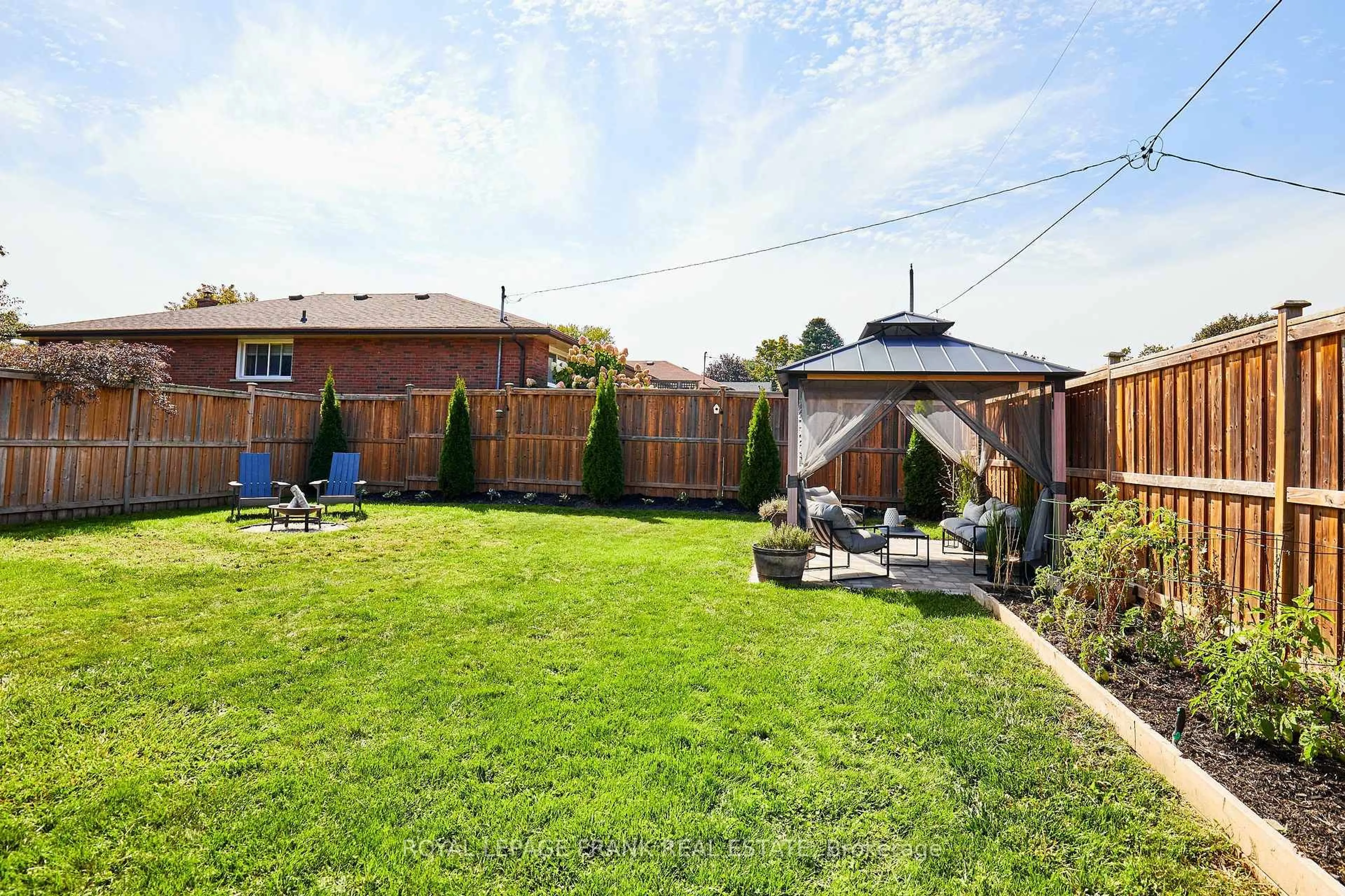 Patio, street for 432 Park Rd, Oshawa Ontario L1J 4M5