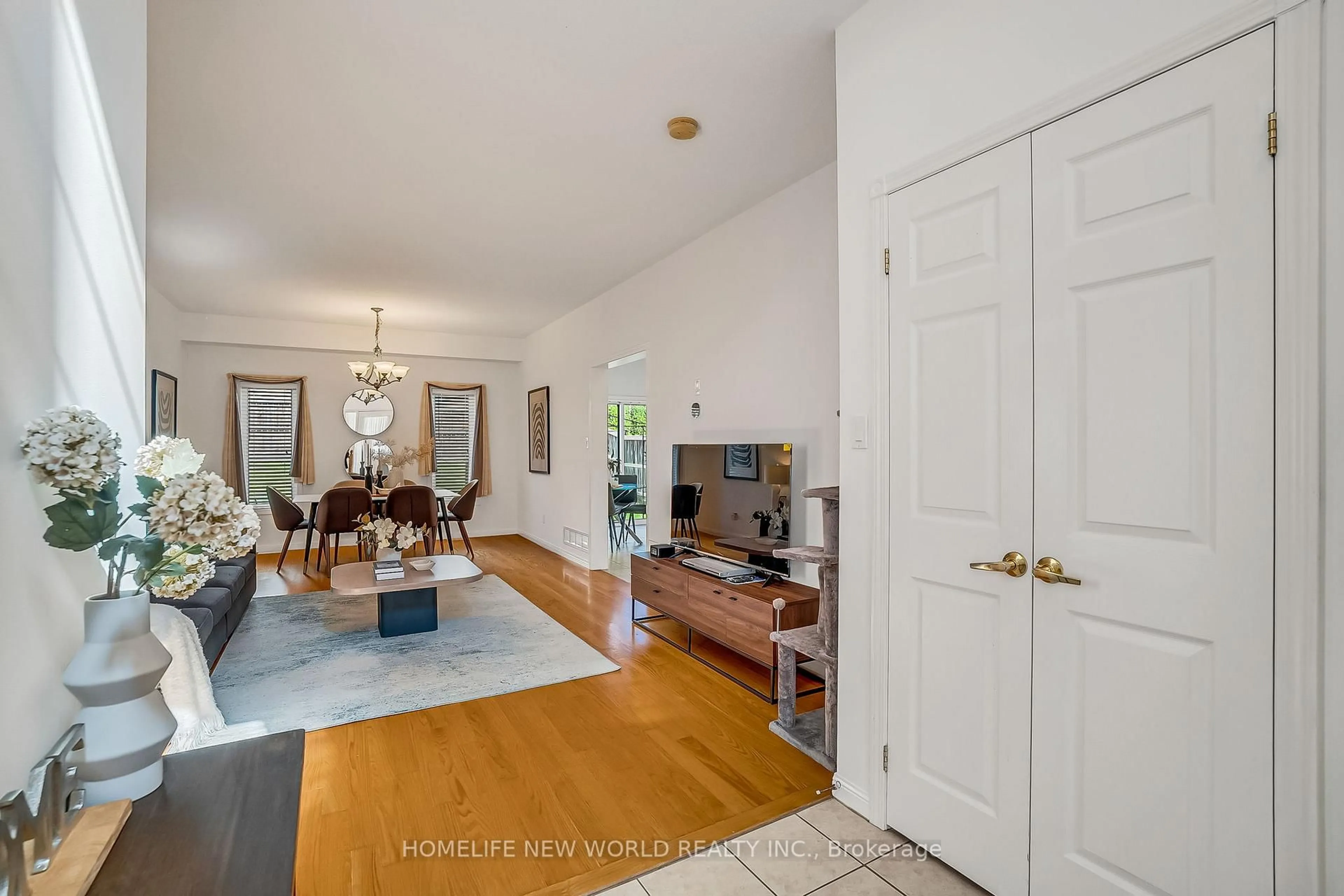 Indoor entryway for 766 Greystone Crt, Oshawa Ontario L1K 2V1