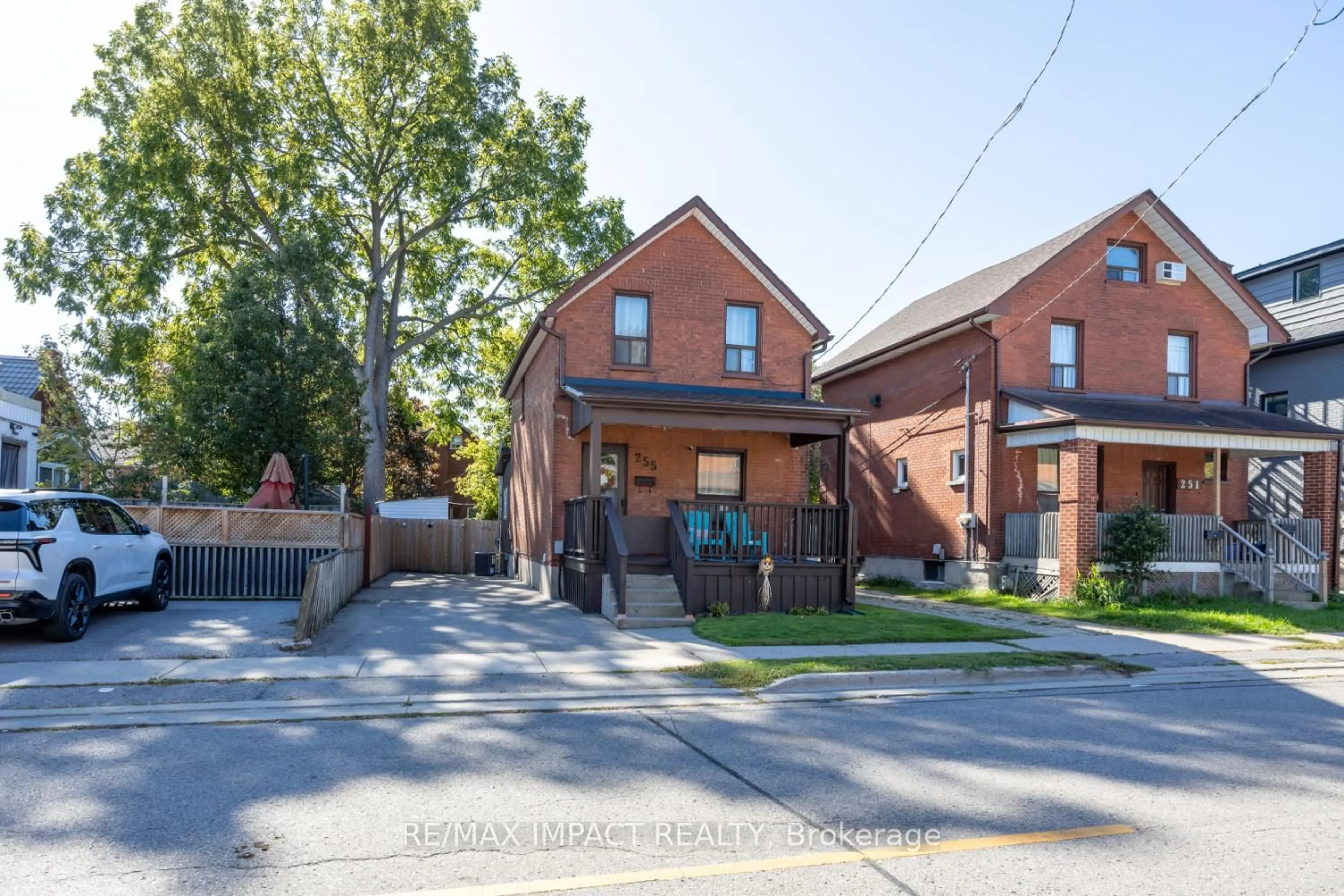 Home with brick exterior material, street for 255 Arthur St, Oshawa Ontario L1H 1N5