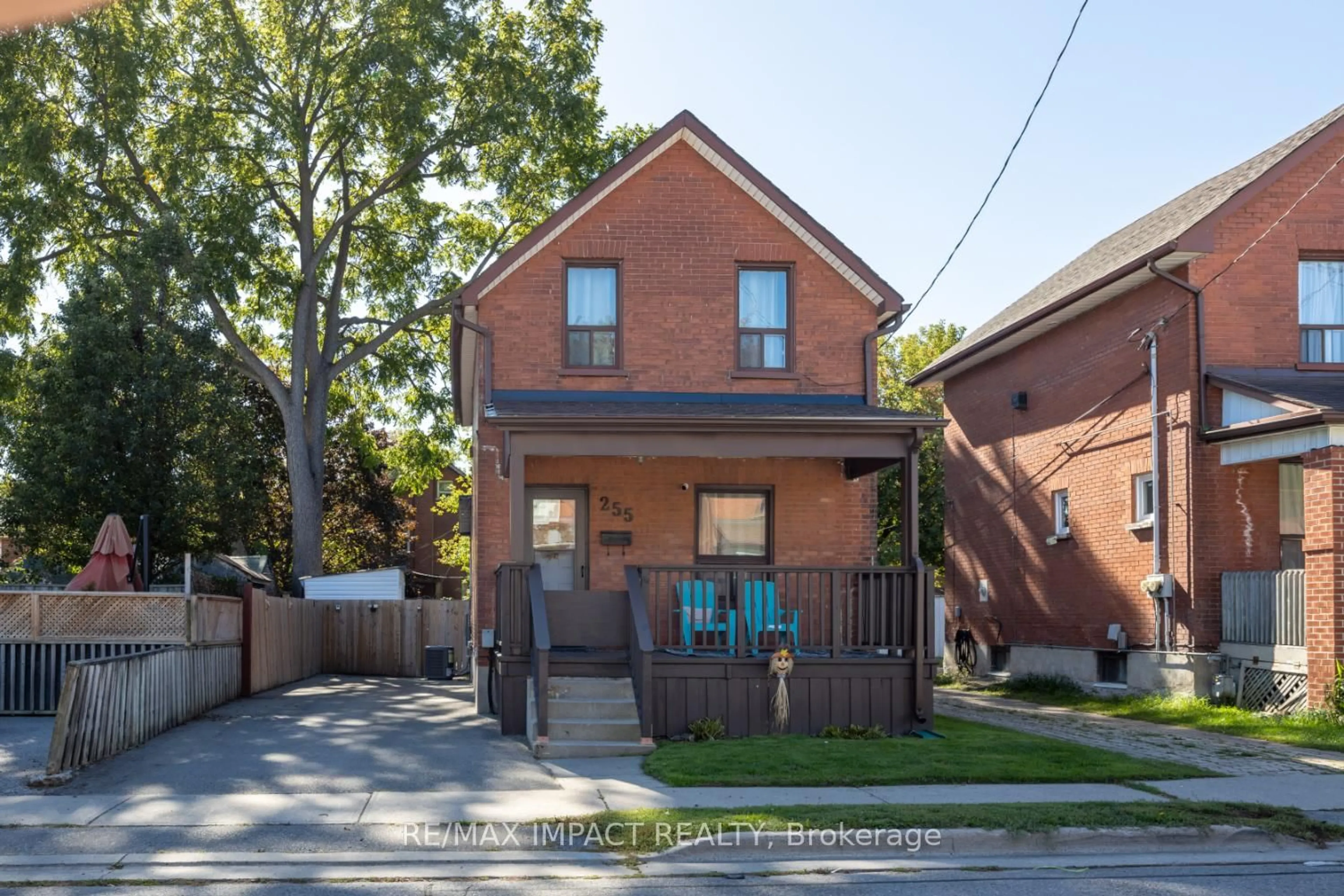 Home with brick exterior material, street for 255 Arthur St, Oshawa Ontario L1H 1N5