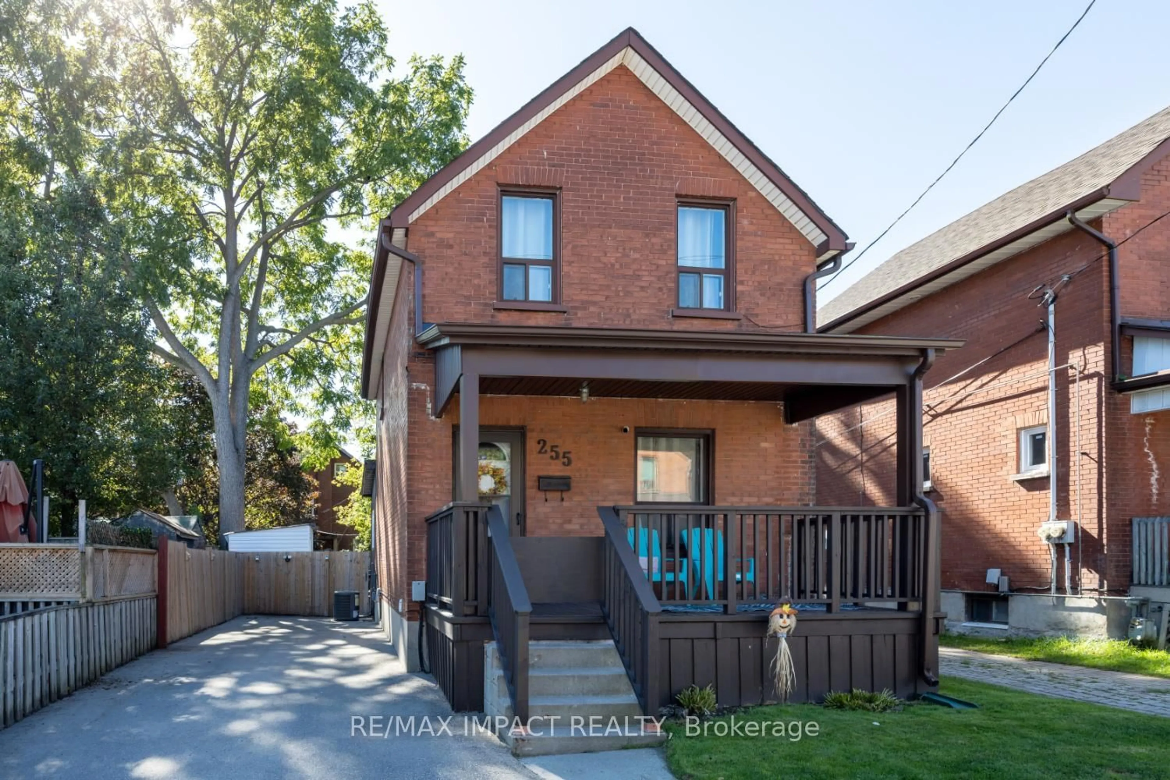 Home with brick exterior material, street for 255 Arthur St, Oshawa Ontario L1H 1N5
