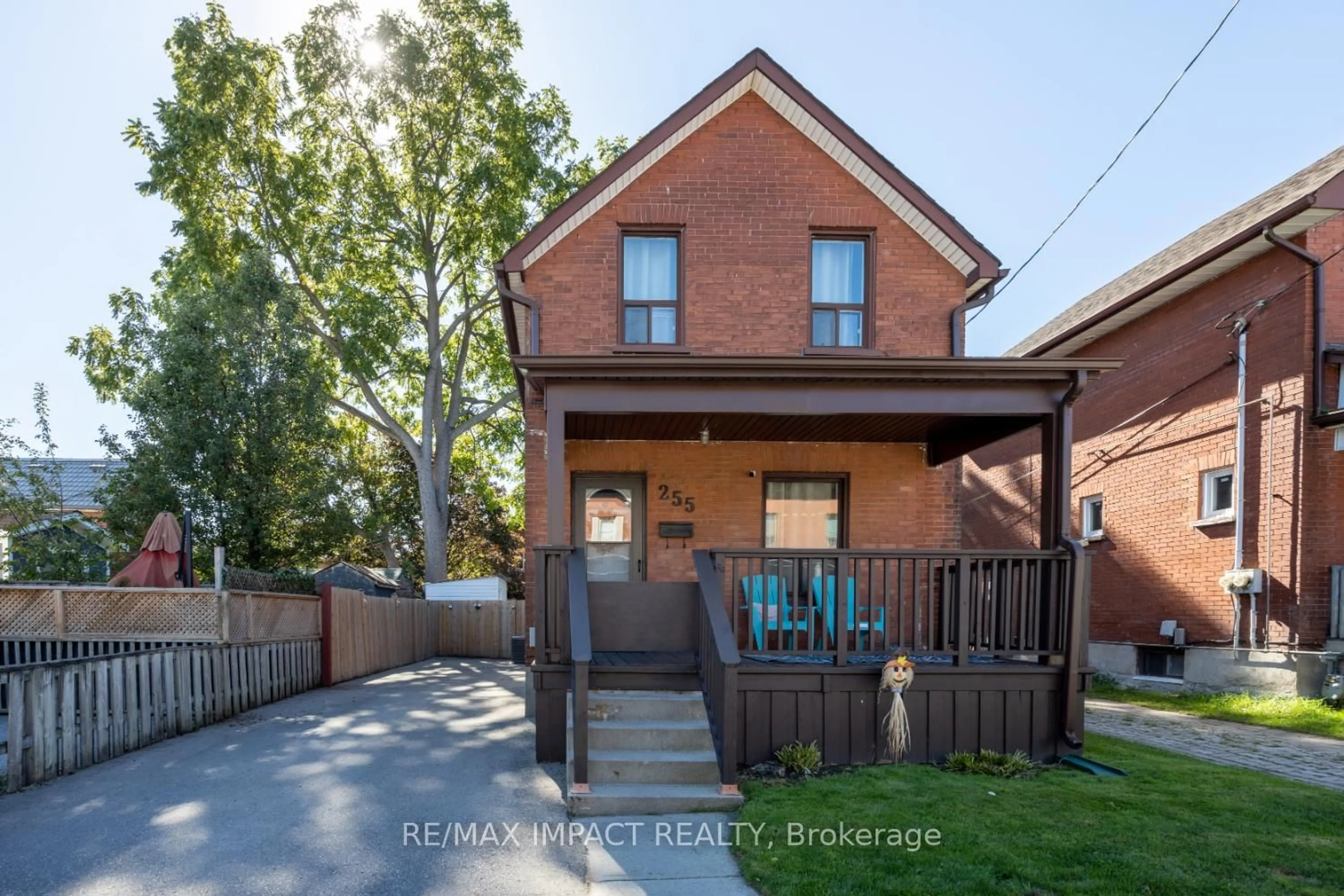 Home with brick exterior material, street for 255 Arthur St, Oshawa Ontario L1H 1N5