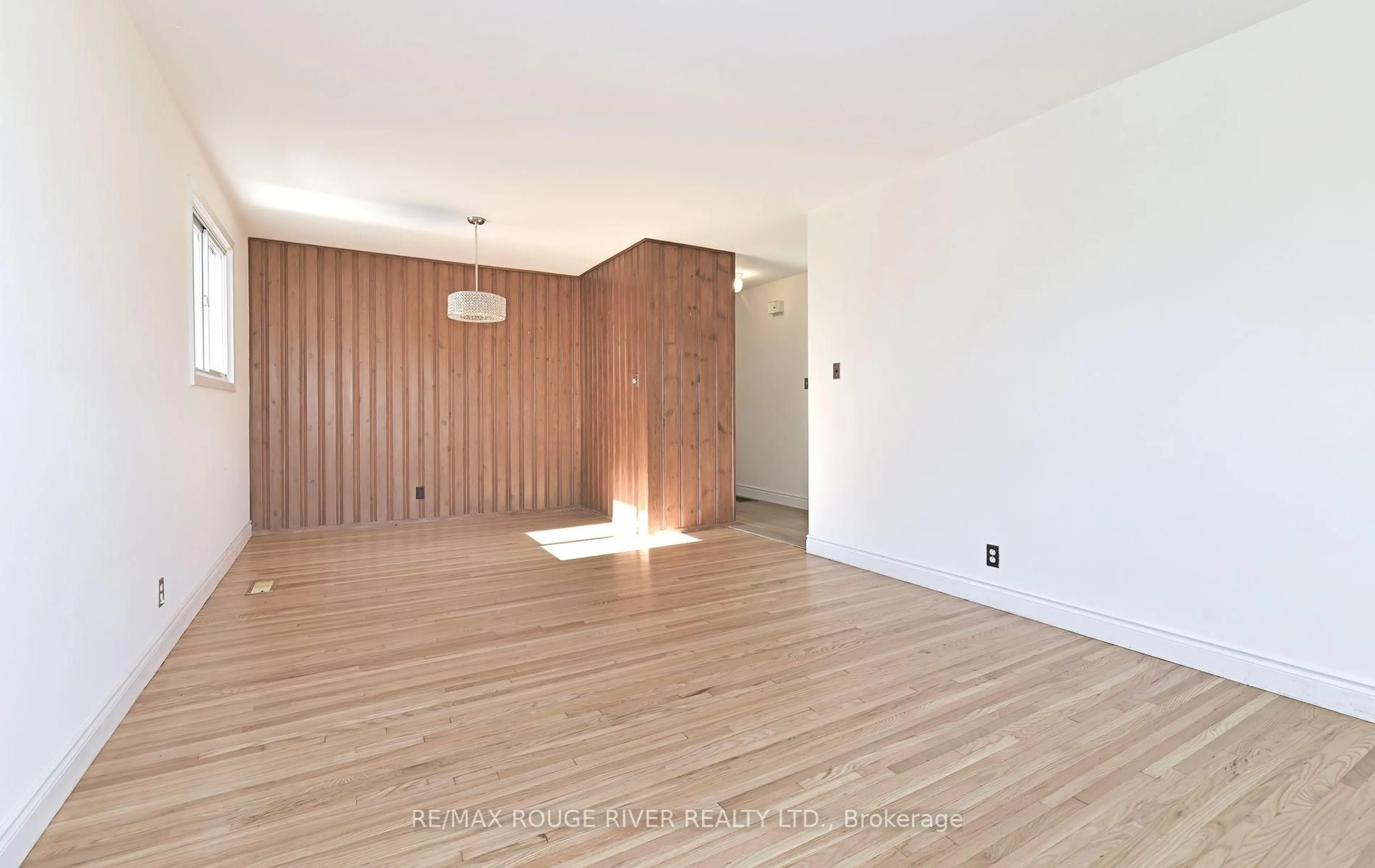 A pic of a room for 710 Kingfisher Dr, Pickering Ontario L1W 1X5