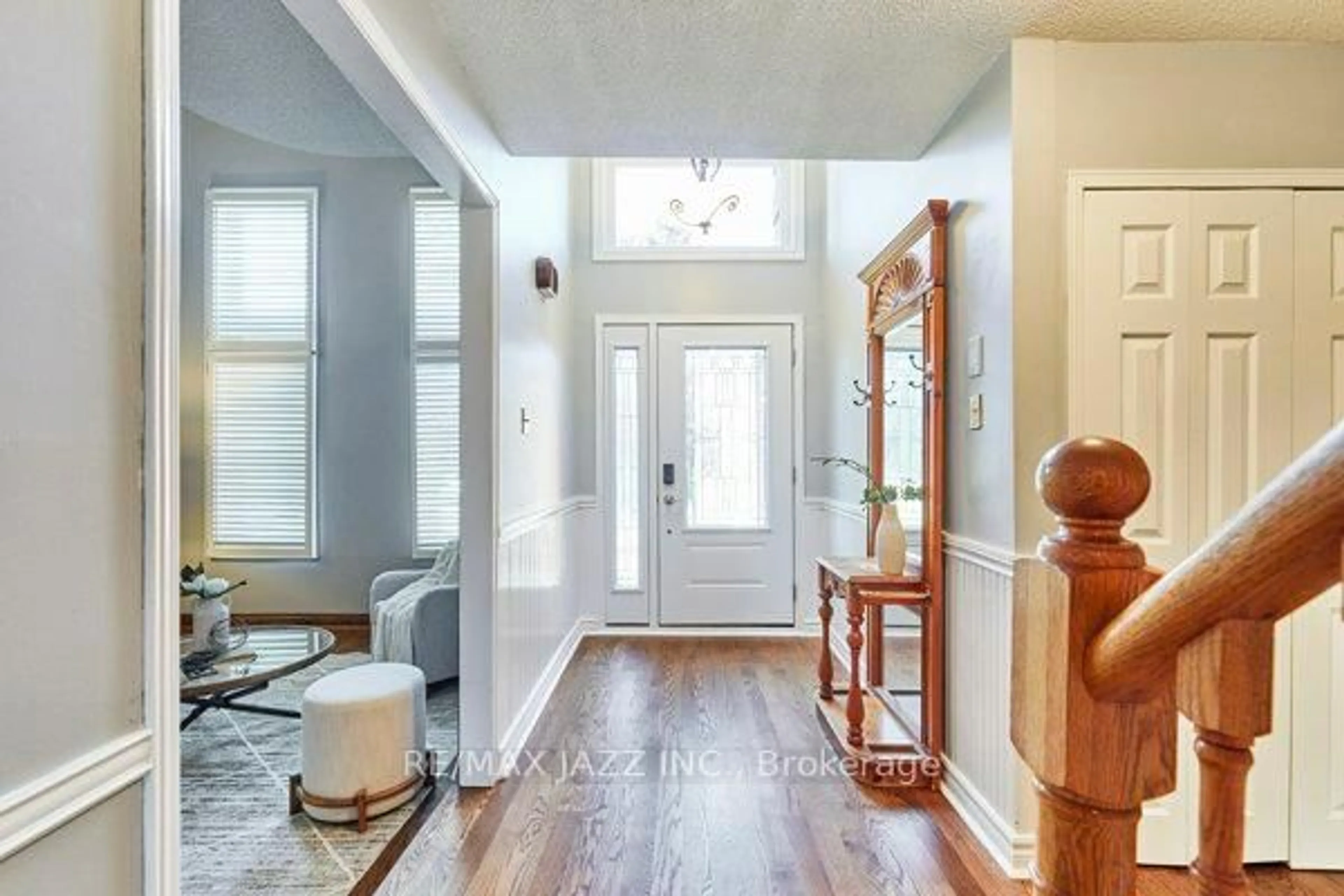 Indoor entryway for 783 Pebble Crt, Pickering Ontario L1V 3R3