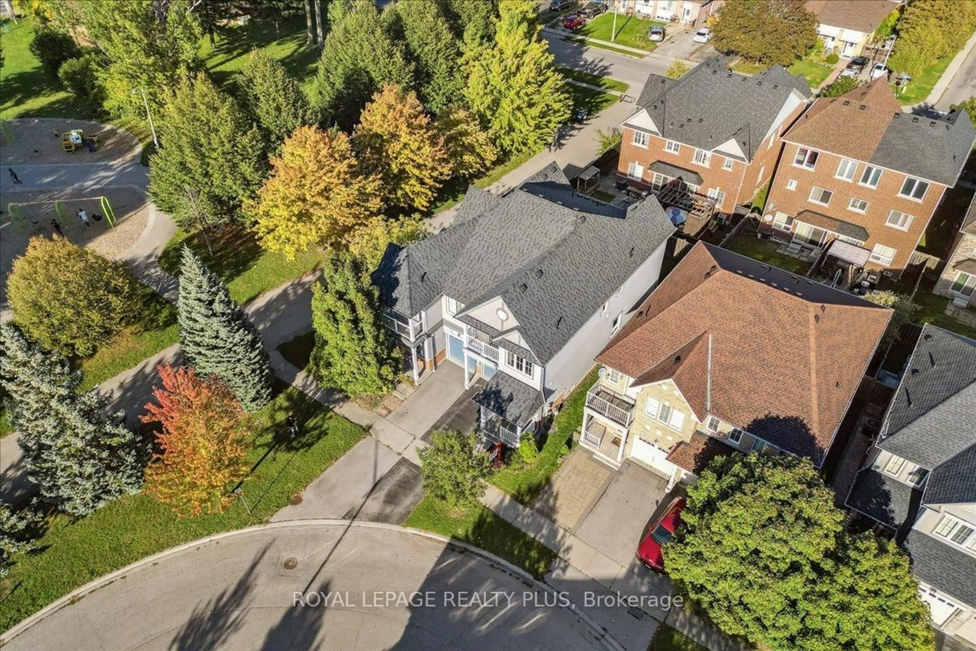 A pic from outside/outdoor area/front of a property/back of a property/a pic from drone, street for 28 Aldonschool Crt, Ajax Ontario L1S 0C5