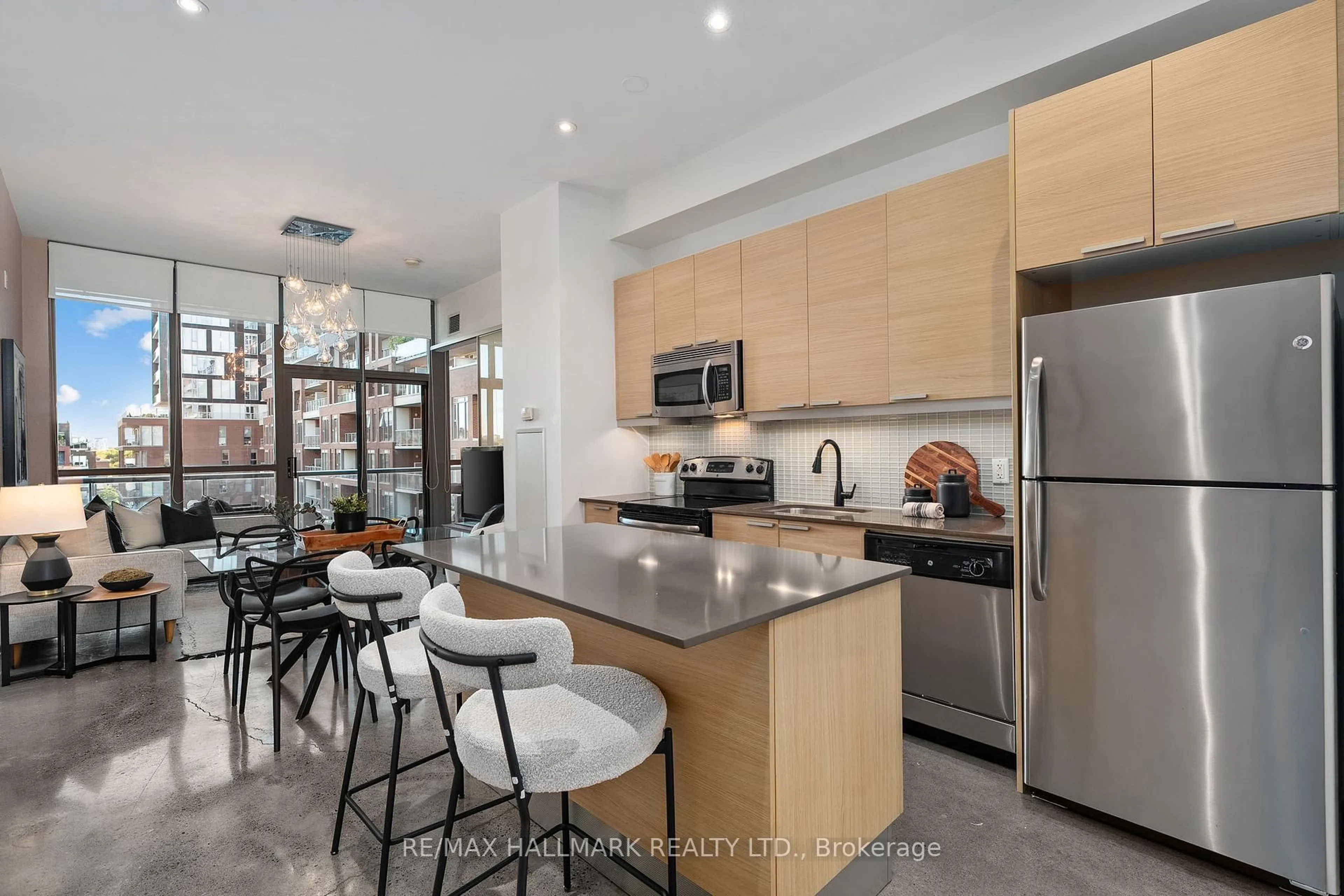 Open concept kitchen, ceramic/tile floor for 625 Queen St #503, Toronto Ontario M4M 1G4
