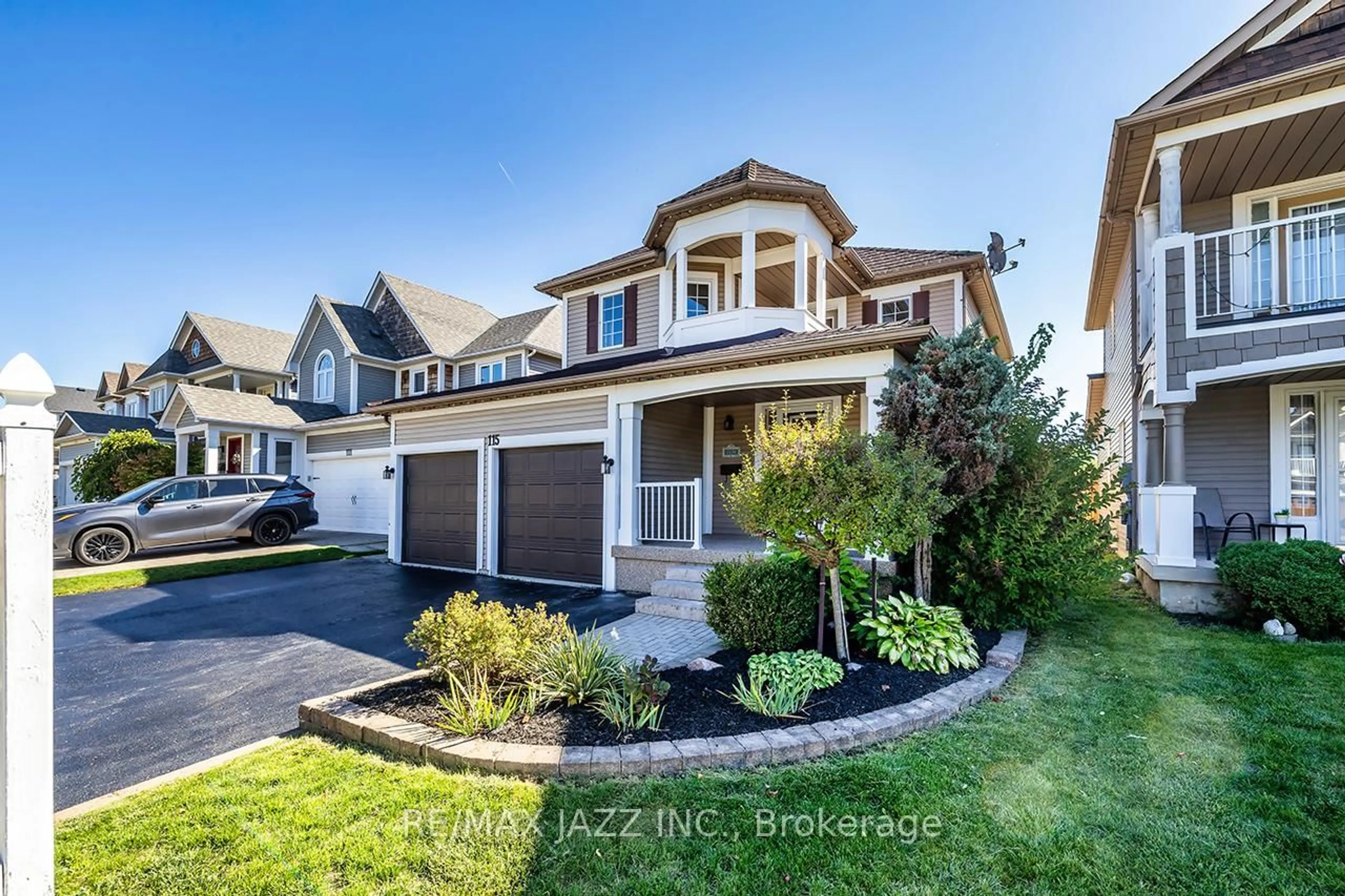 Home with vinyl exterior material, street for 115 Padfield Dr, Clarington Ontario L1C 5H6