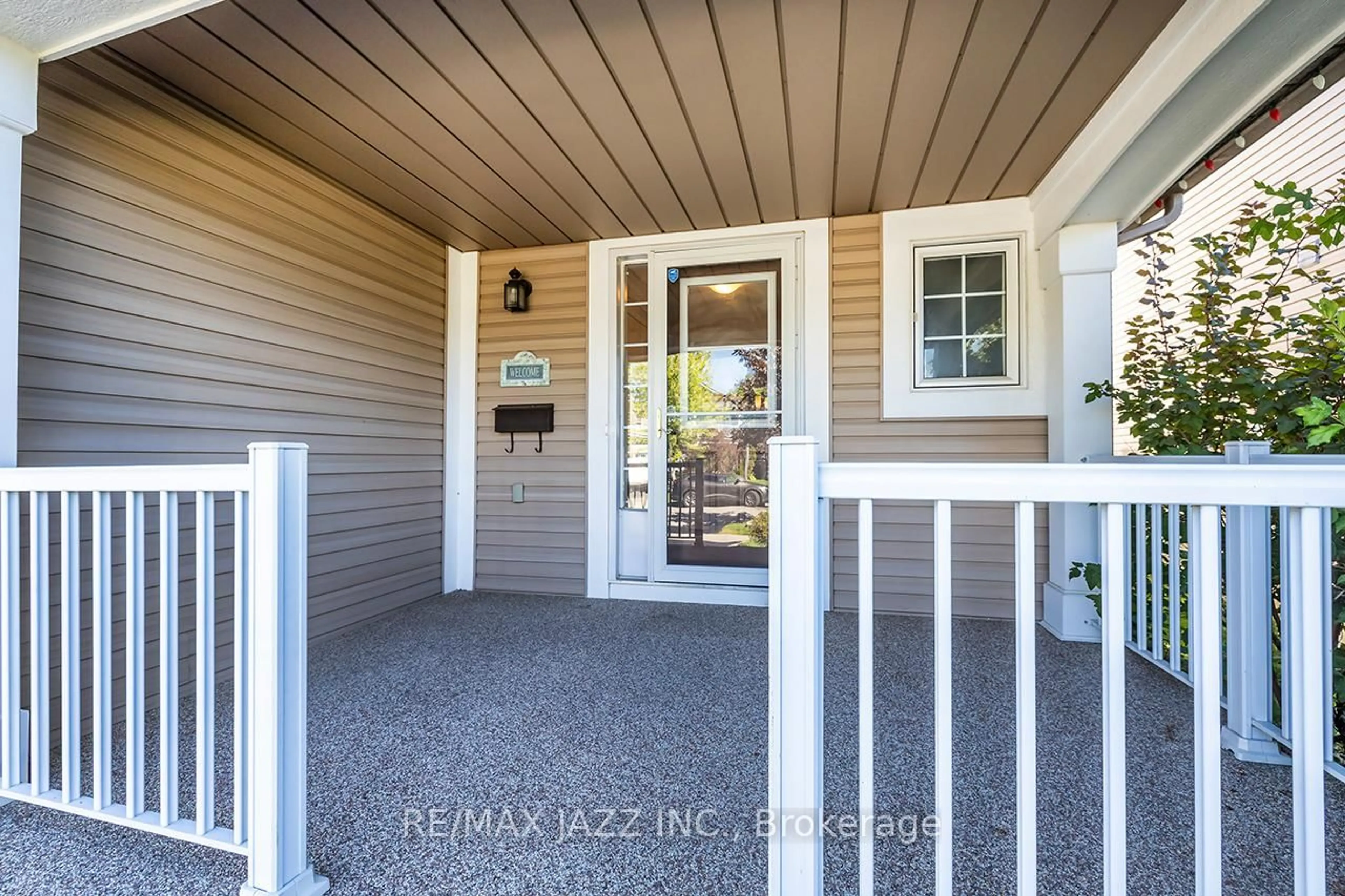 Indoor entryway for 115 Padfield Dr, Clarington Ontario L1C 5H6