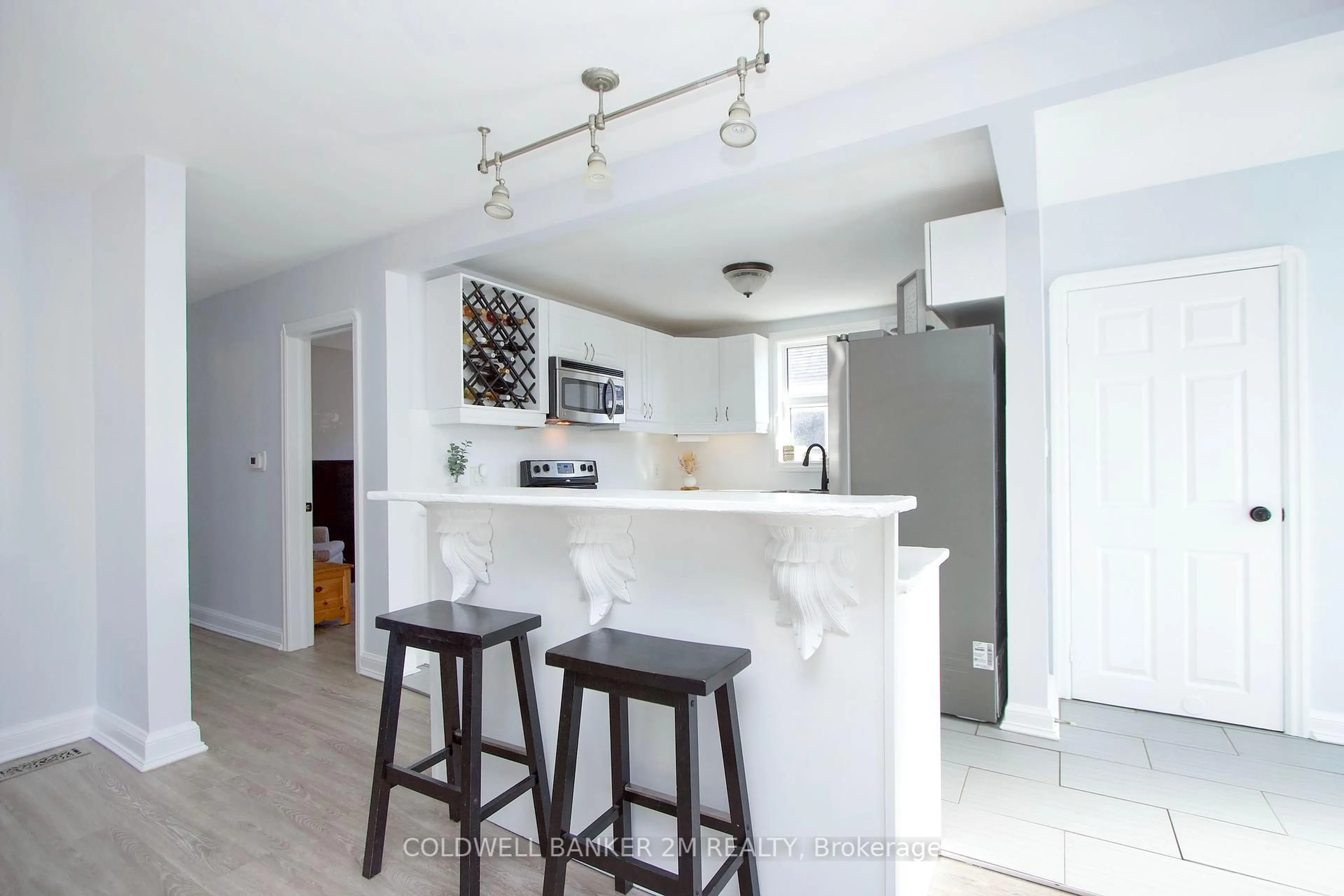 Open concept kitchen, unknown for 103 Oakes Ave, Oshawa Ontario L1G 6C5